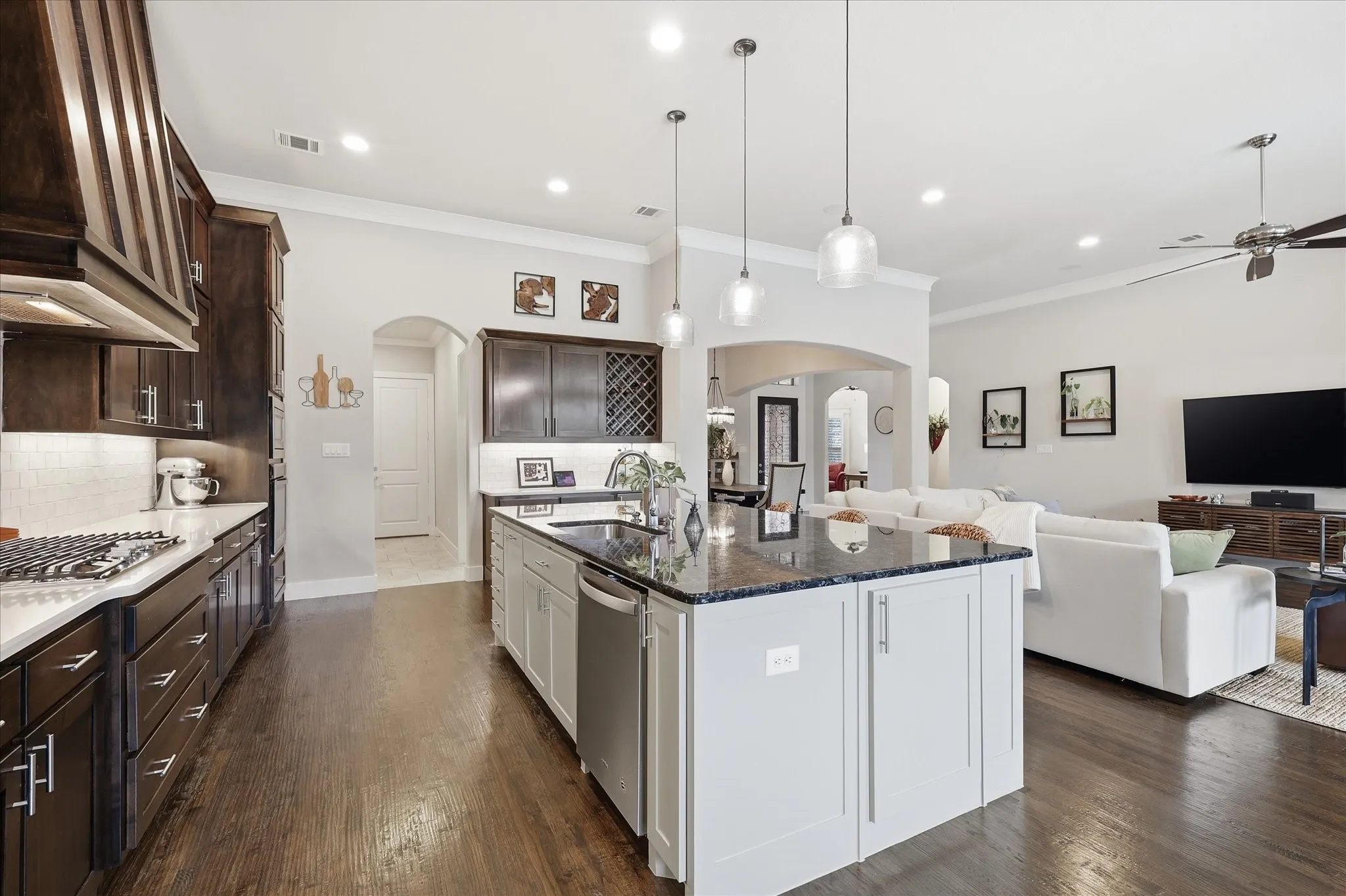 Single Family Residence For Sale in Denton County , 332 Nora Lane, Argyle, Texas 76226, 3 Bedroom, 4 Bathroom, 3 Garage spaces, 2,895 Sqft, built in 2017, mls#21371570, Real Estate Agent in Argyle, Homes For Sale in Denton county, Homes For Sale in Argyle, Realtor in Argyle Texas, Real Estate Brokerage Independent Realty Texas, Luminita Cordes Realtor