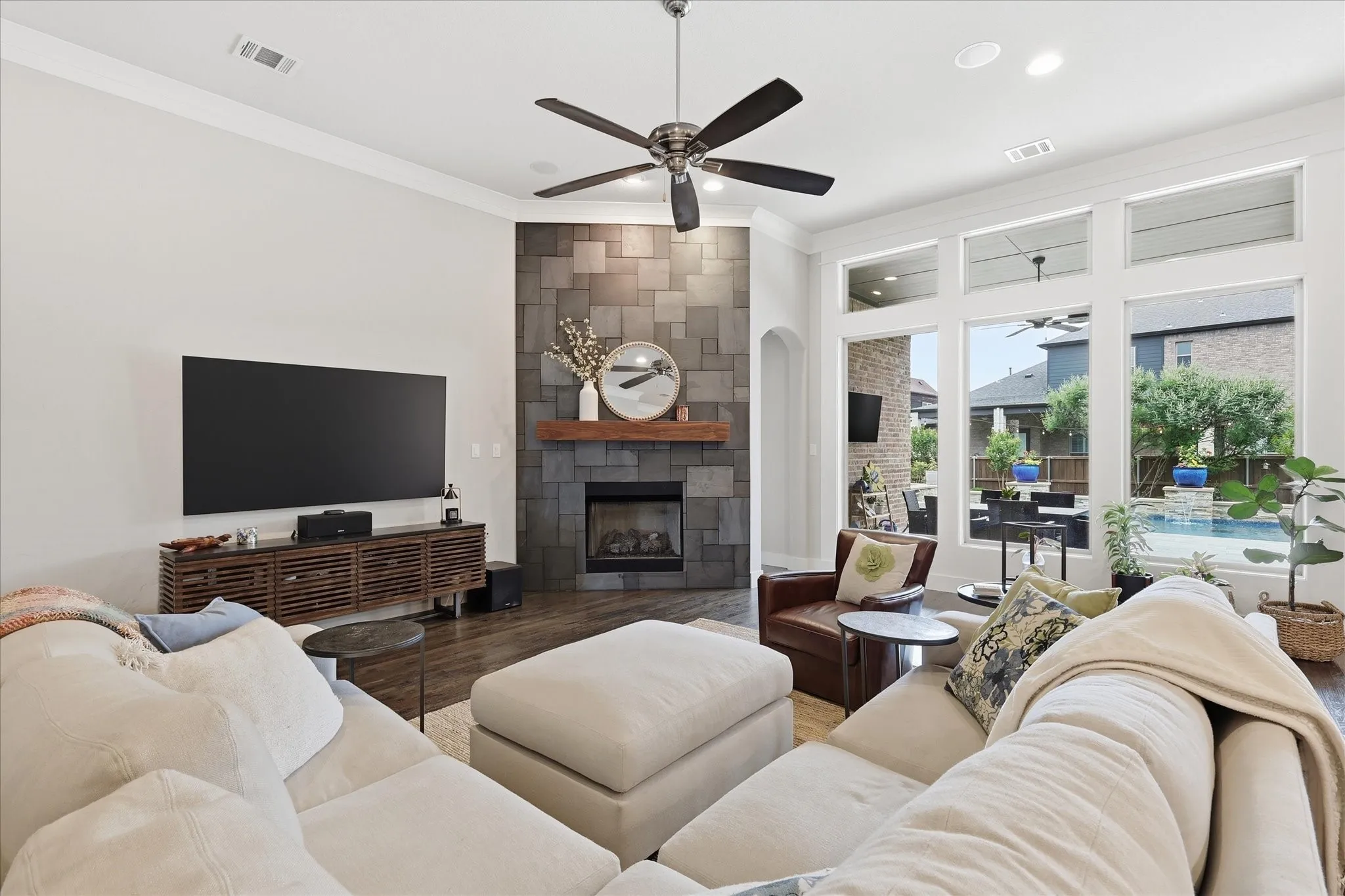 Single Family Residence For Sale in Denton County , 332 Nora Lane, Argyle, Texas 76226, 3 Bedroom, 4 Bathroom, 3 Garage spaces, 2,895 Sqft, built in 2017, mls#21371570, Real Estate Agent in Argyle, Homes For Sale in Denton county, Homes For Sale in Argyle, Realtor in Argyle Texas, Real Estate Brokerage Independent Realty Texas, Luminita Cordes Realtor