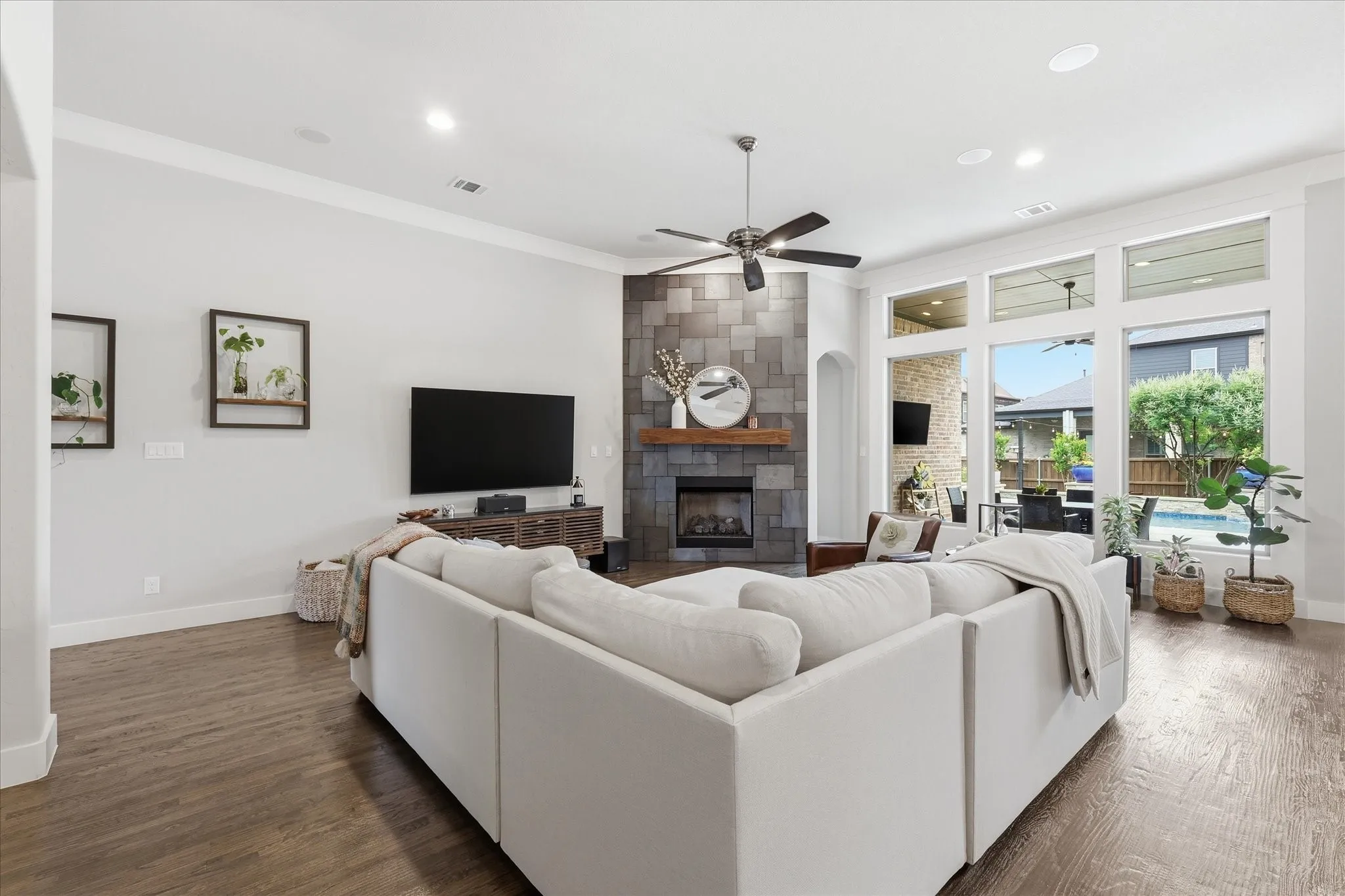Single Family Residence For Sale in Denton County , 332 Nora Lane, Argyle, Texas 76226, 3 Bedroom, 4 Bathroom, 3 Garage spaces, 2,895 Sqft, built in 2017, mls#21371570, Real Estate Agent in Argyle, Homes For Sale in Denton county, Homes For Sale in Argyle, Realtor in Argyle Texas, Real Estate Brokerage Independent Realty Texas, Luminita Cordes Realtor
