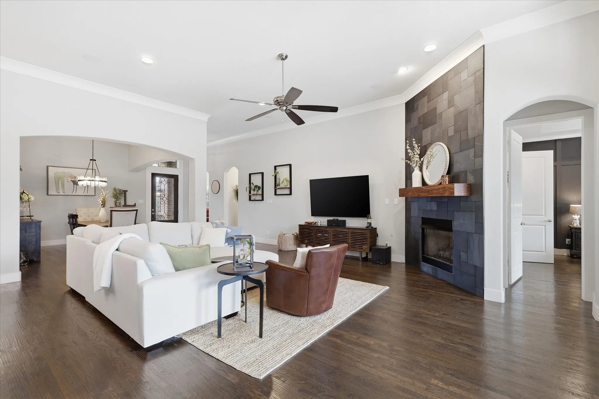 Single Family Residence For Sale in Denton County , 332 Nora Lane, Argyle, Texas 76226, 3 Bedroom, 4 Bathroom, 3 Garage spaces, 2,895 Sqft, built in 2017, mls#21371570, Real Estate Agent in Argyle, Homes For Sale in Denton county, Homes For Sale in Argyle, Realtor in Argyle Texas, Real Estate Brokerage Independent Realty Texas, Luminita Cordes Realtor