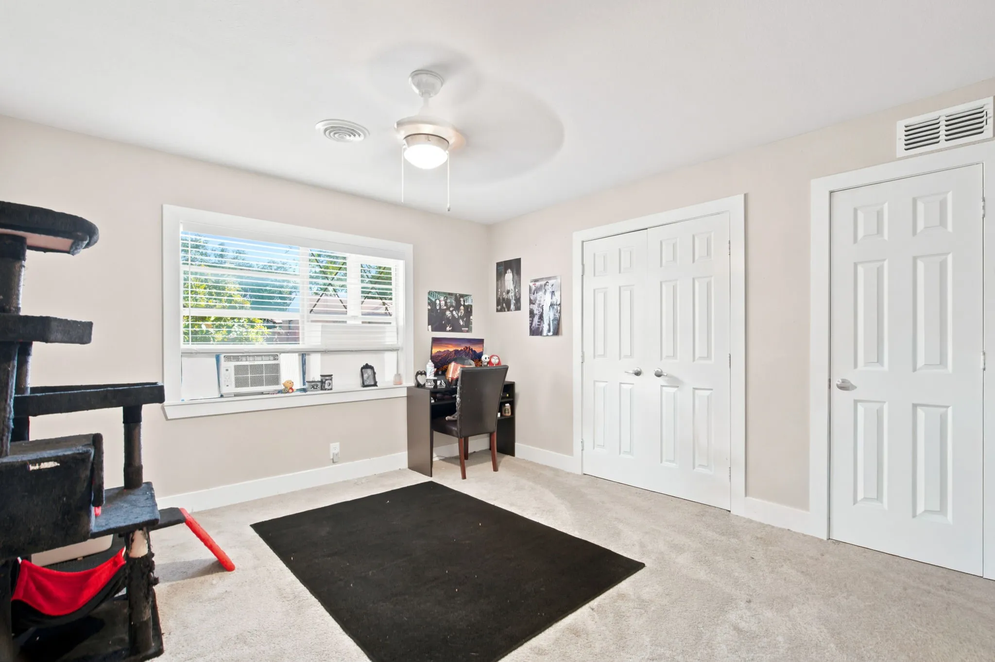 Single Family Residence For Sale in Dallas County , 109 W 11th Street, Irving, Texas 75060, 5 Bedroom, 3 Bathroom, Garage spaces, 2,966 Sqft, built in 1950, mls#21362962, Real Estate Agent in Irving, Homes For Sale in Dallas county, Homes For Sale in Irving, Realtor in Irving Texas, Real Estate Brokerage Independent Realty Texas, Luminita Cordes Realtor