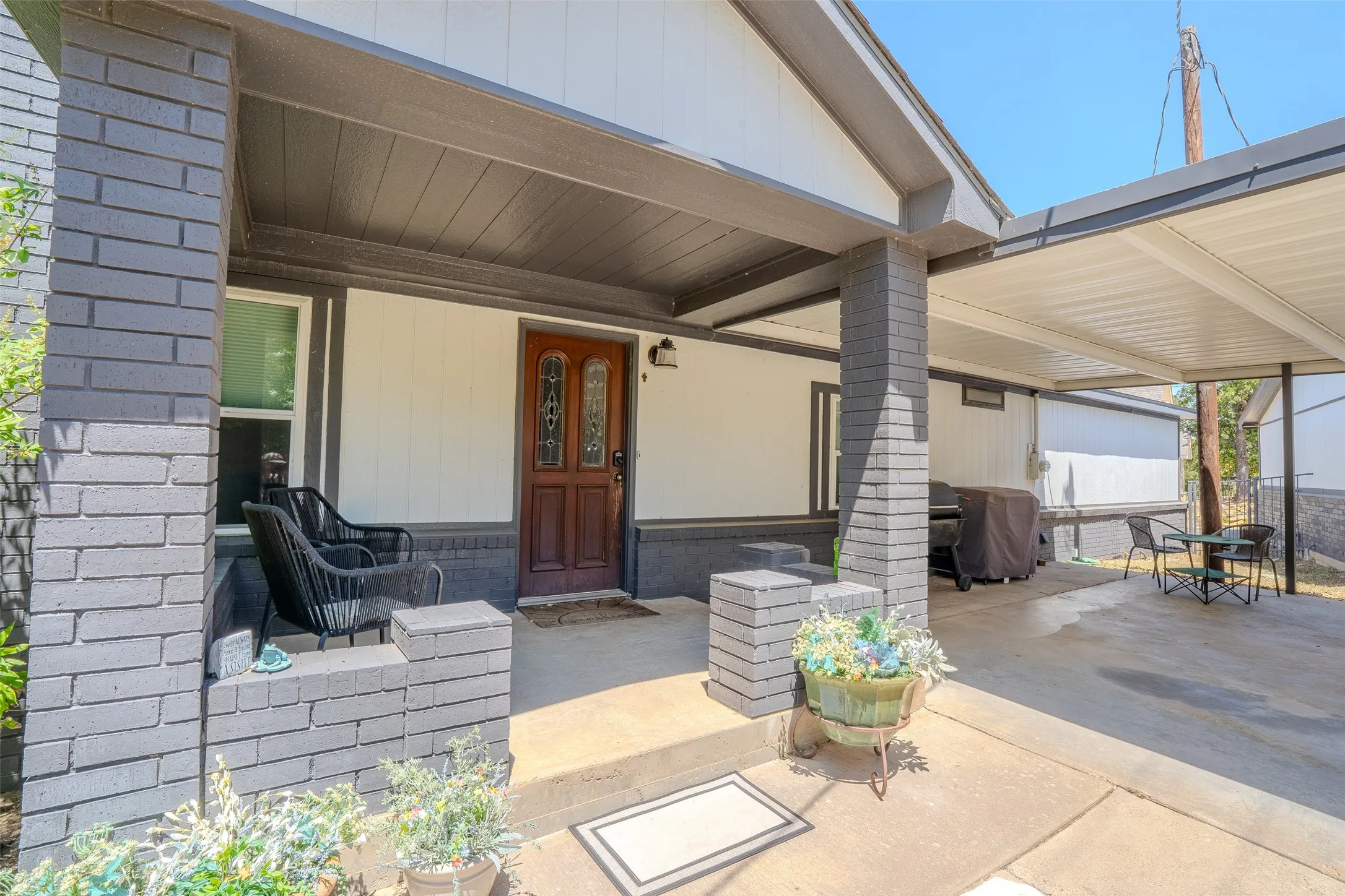 Single Family Residence For Sale in Hood County , 6371 Beacon Vista Circle, Granbury, Texas 76049, 2 Bedroom, 2 Bathroom, 1 Garage spaces, 2,092 Sqft, built in 1983, mls#21368670, Real Estate Agent in Granbury, Homes For Sale in Hood county, Homes For Sale in Granbury, Realtor in Granbury Texas, Real Estate Brokerage Independent Realty Texas, Luminita Cordes Realtor
