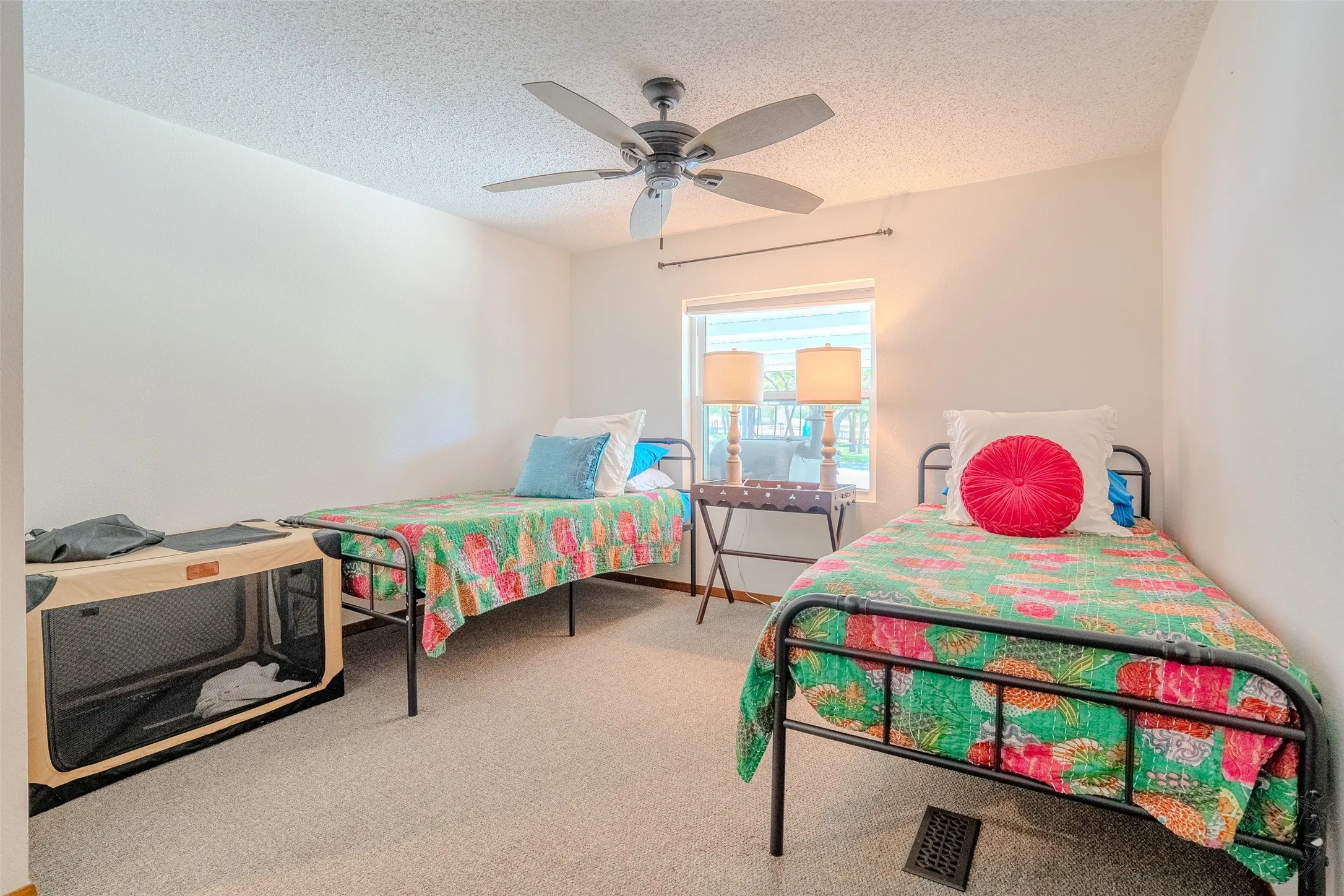 Single Family Residence For Sale in Hood County , 6371 Beacon Vista Circle, Granbury, Texas 76049, 2 Bedroom, 2 Bathroom, 1 Garage spaces, 2,092 Sqft, built in 1983, mls#21368670, Real Estate Agent in Granbury, Homes For Sale in Hood county, Homes For Sale in Granbury, Realtor in Granbury Texas, Real Estate Brokerage Independent Realty Texas, Luminita Cordes Realtor
