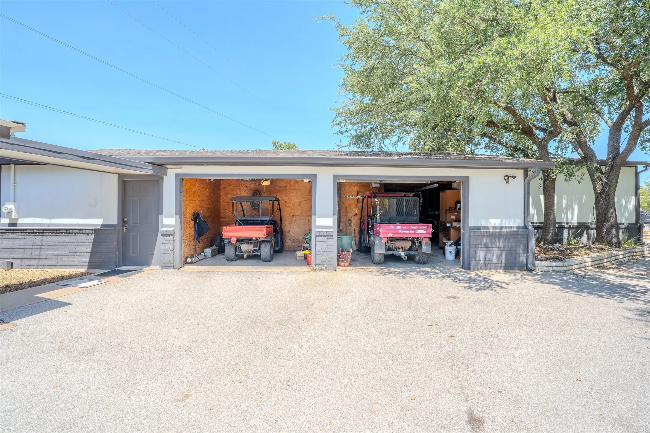 Single Family Residence For Sale in Hood County , 6371 Beacon Vista Circle, Granbury, Texas 76049, 2 Bedroom, 2 Bathroom, 1 Garage spaces, 2,092 Sqft, built in 1983, mls#21368670, Real Estate Agent in Granbury, Homes For Sale in Hood county, Homes For Sale in Granbury, Realtor in Granbury Texas, Real Estate Brokerage Independent Realty Texas, Luminita Cordes Realtor