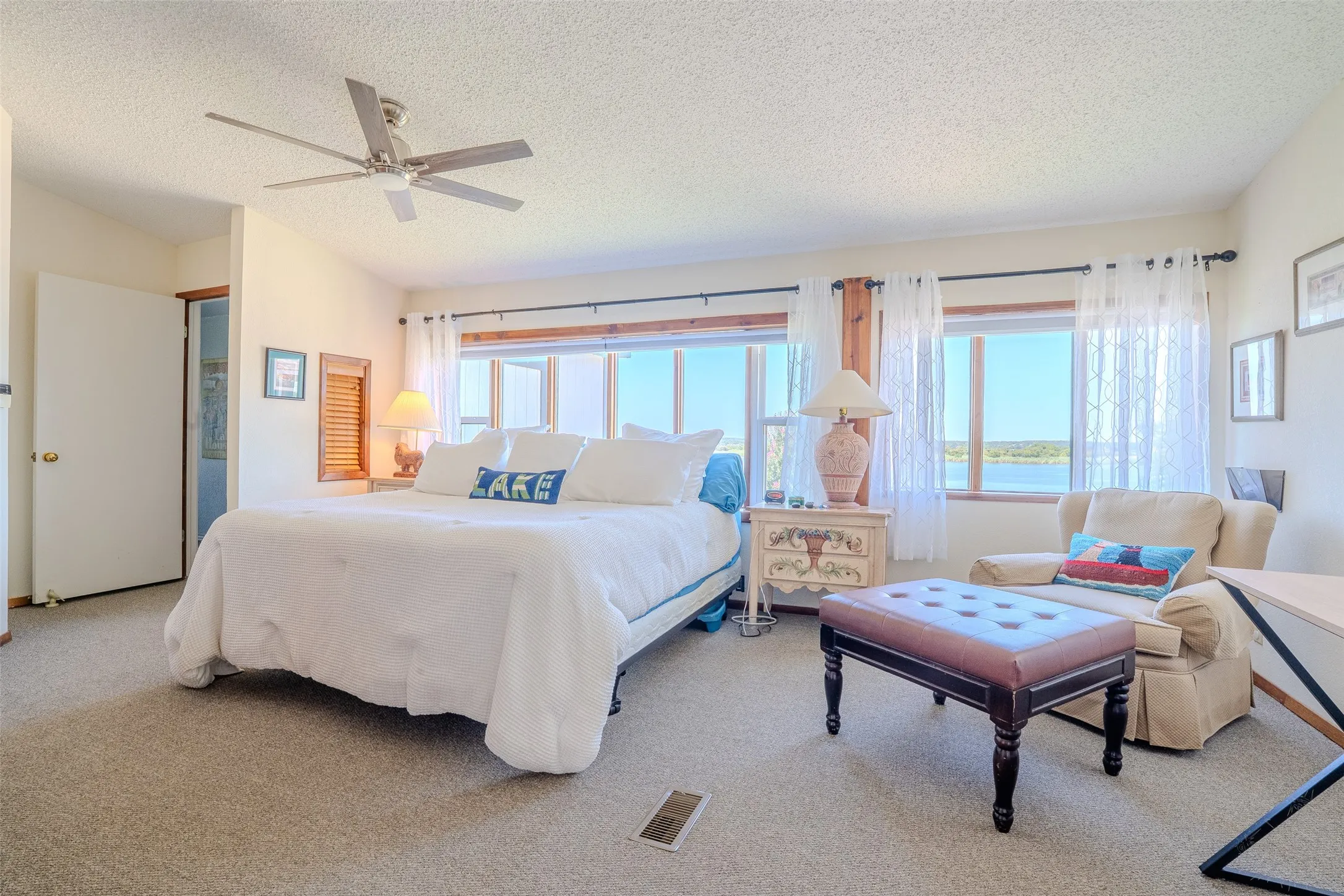 Single Family Residence For Sale in Hood County , 6371 Beacon Vista Circle, Granbury, Texas 76049, 2 Bedroom, 2 Bathroom, 1 Garage spaces, 2,092 Sqft, built in 1983, mls#21368670, Real Estate Agent in Granbury, Homes For Sale in Hood county, Homes For Sale in Granbury, Realtor in Granbury Texas, Real Estate Brokerage Independent Realty Texas, Luminita Cordes Realtor