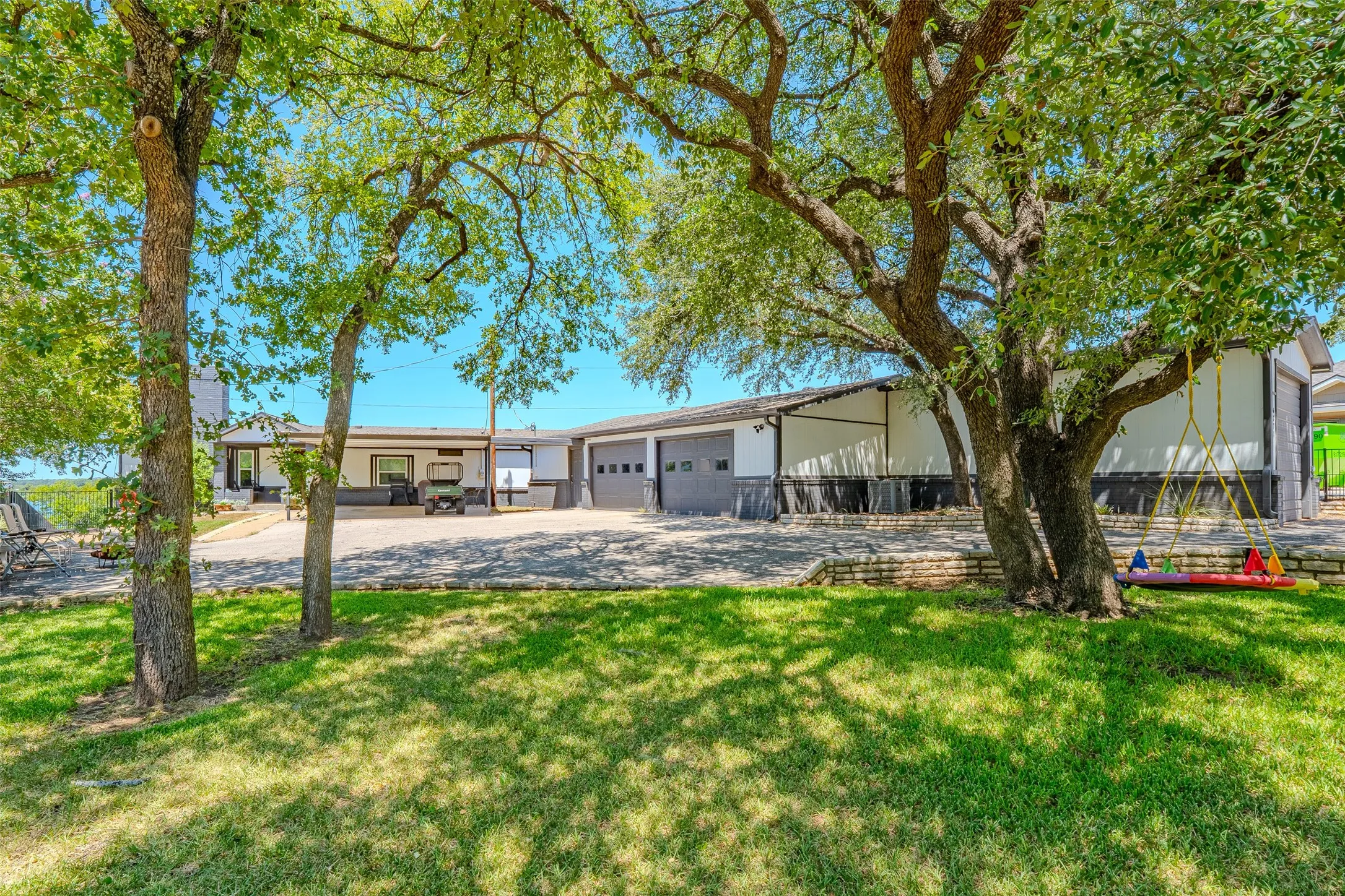 Single Family Residence For Sale in Hood County , 6371 Beacon Vista Circle, Granbury, Texas 76049, 2 Bedroom, 2 Bathroom, 1 Garage spaces, 2,092 Sqft, built in 1983, mls#21368670, Real Estate Agent in Granbury, Homes For Sale in Hood county, Homes For Sale in Granbury, Realtor in Granbury Texas, Real Estate Brokerage Independent Realty Texas, Luminita Cordes Realtor