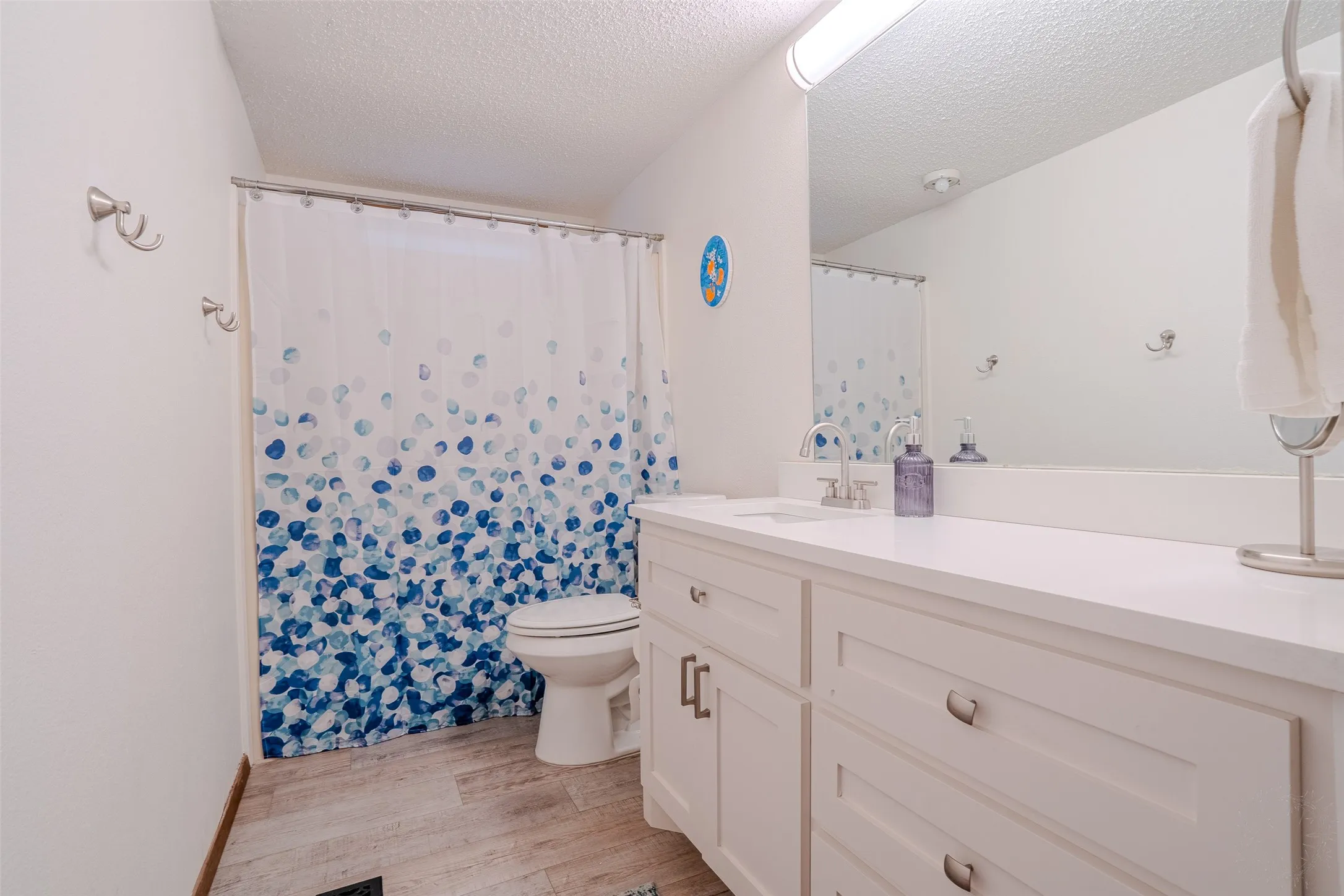 Single Family Residence For Sale in Hood County , 6371 Beacon Vista Circle, Granbury, Texas 76049, 2 Bedroom, 2 Bathroom, 1 Garage spaces, 2,092 Sqft, built in 1983, mls#21368670, Real Estate Agent in Granbury, Homes For Sale in Hood county, Homes For Sale in Granbury, Realtor in Granbury Texas, Real Estate Brokerage Independent Realty Texas, Luminita Cordes Realtor