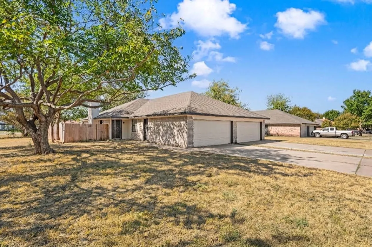 Duplex For Sale in Tarrant County , 7712 Brandi Place, North Richland Hills, Texas 76182, 4 Bedroom, 4 Bathroom, 2 Garage spaces, 0 Sqft, built in 1984, mls#21359341, Real Estate Agent in North Richland Hills, Homes For Sale in Tarrant county, Homes For Sale in North Richland Hills, Realtor in North Richland Hills Texas, Real Estate Brokerage Independent Realty Texas, Luminita Cordes Realtor
