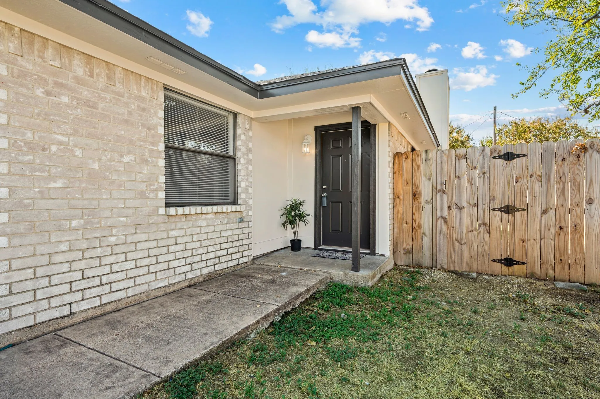 Duplex For Sale in Tarrant County , 7712 Brandi Place, North Richland Hills, Texas 76182, 4 Bedroom, 4 Bathroom, 2 Garage spaces, 0 Sqft, built in 1984, mls#21359341, Real Estate Agent in North Richland Hills, Homes For Sale in Tarrant county, Homes For Sale in North Richland Hills, Realtor in North Richland Hills Texas, Real Estate Brokerage Independent Realty Texas, Luminita Cordes Realtor