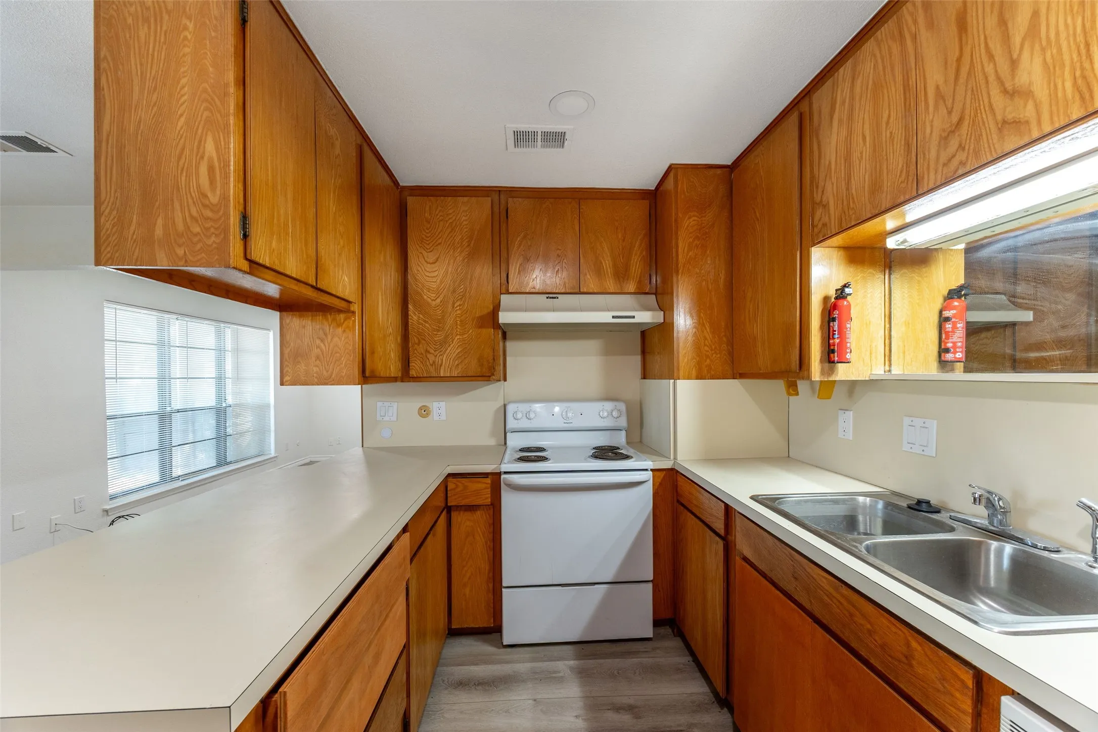 Quadruplex For Rent in Tarrant County , 5221 Cordova Avenue, Fort Worth, Texas 76132, 2 Bedroom, 2 Bathroom, Garage spaces, 1,175 Sqft, built in 1978, mls#21372343, Real Estate Agent in Fort Worth, Homes For Rent in Tarrant county, Homes For Rent in Fort Worth, Realtor in Fort Worth Texas, Real Estate Brokerage Independent Realty Texas, Luminita Cordes Realtor