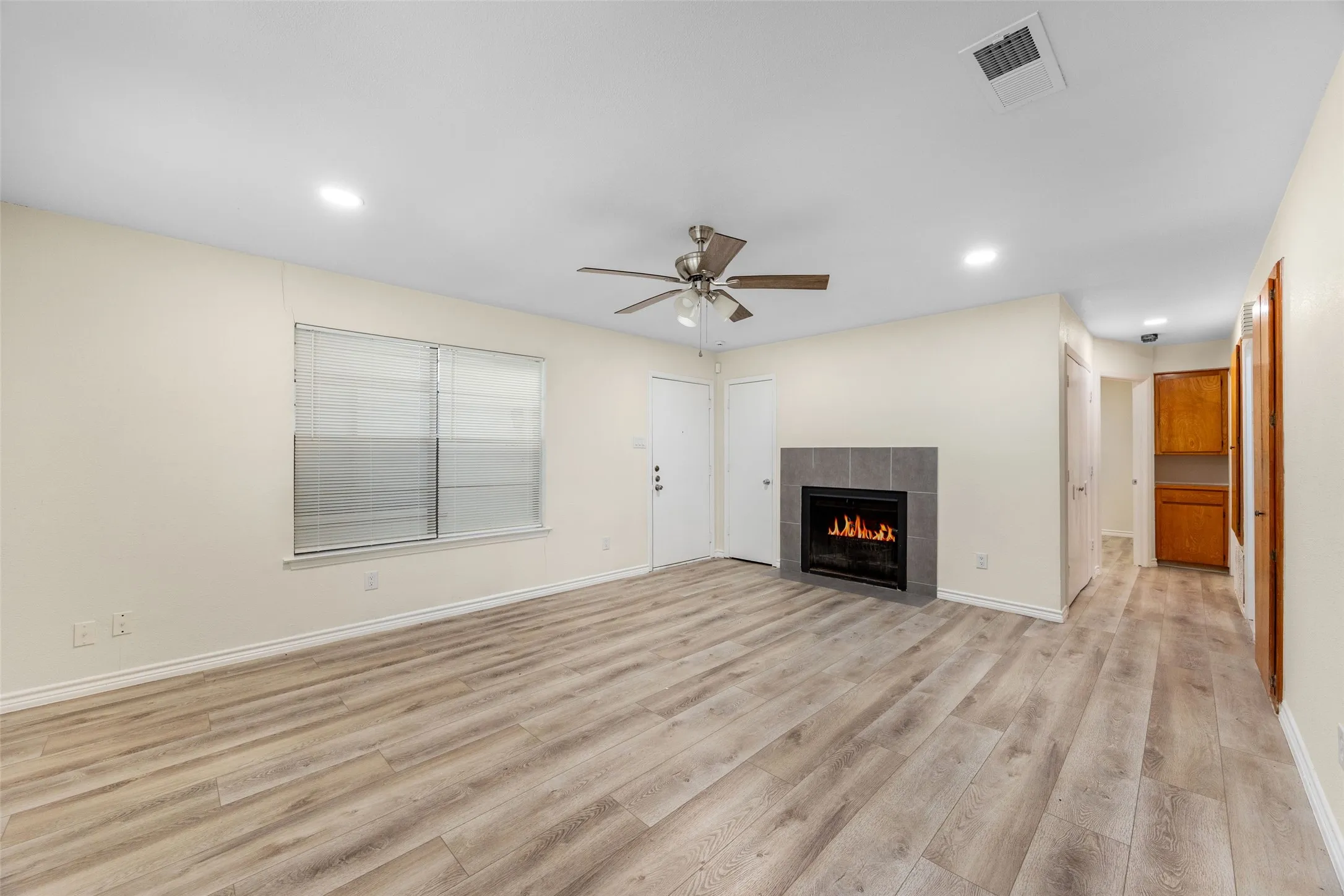 Quadruplex For Rent in Tarrant County , 5221 Cordova Avenue, Fort Worth, Texas 76132, 2 Bedroom, 2 Bathroom, Garage spaces, 1,175 Sqft, built in 1978, mls#21372343, Real Estate Agent in Fort Worth, Homes For Rent in Tarrant county, Homes For Rent in Fort Worth, Realtor in Fort Worth Texas, Real Estate Brokerage Independent Realty Texas, Luminita Cordes Realtor