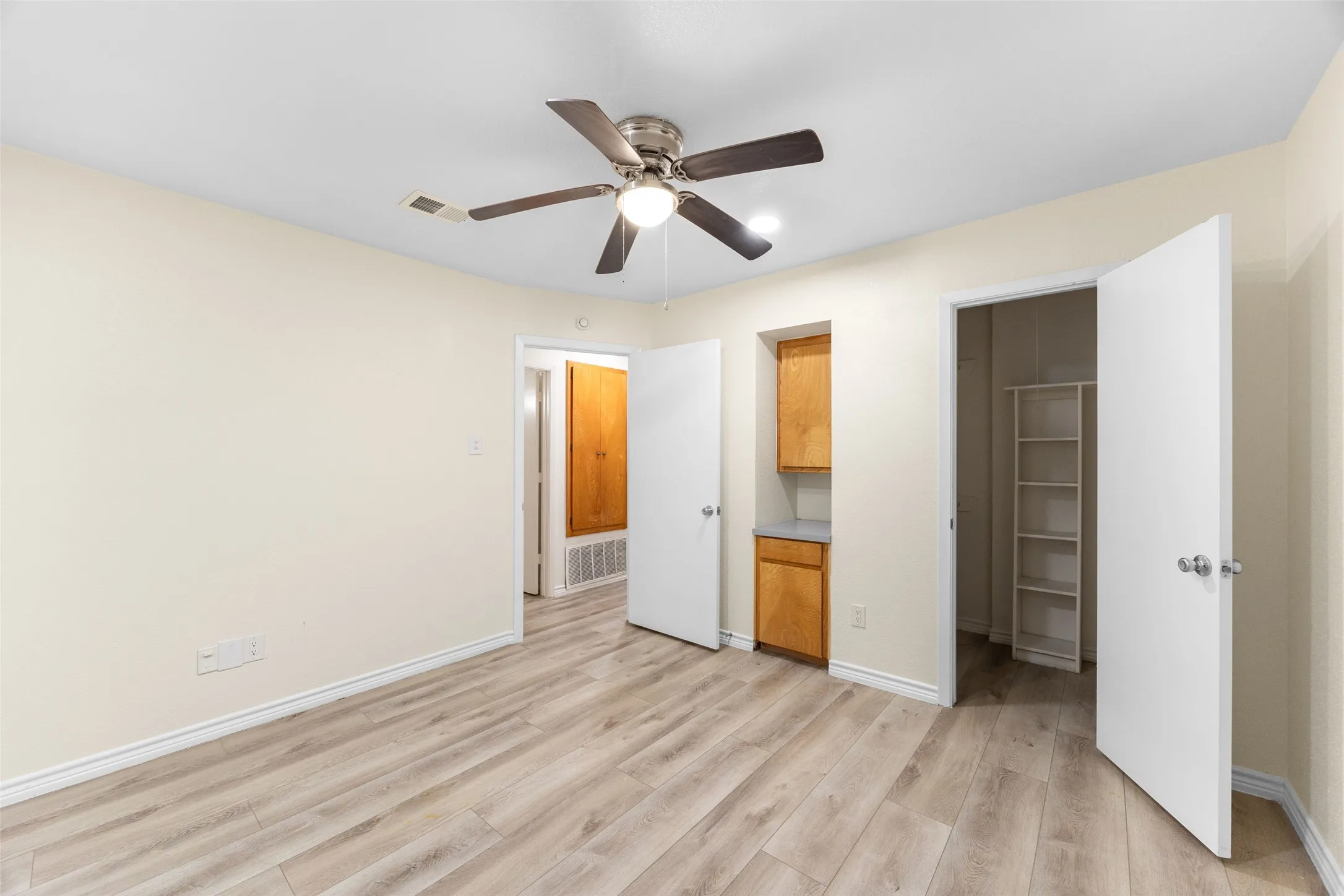Quadruplex For Rent in Tarrant County , 5221 Cordova Avenue, Fort Worth, Texas 76132, 2 Bedroom, 2 Bathroom, Garage spaces, 1,175 Sqft, built in 1978, mls#21372343, Real Estate Agent in Fort Worth, Homes For Rent in Tarrant county, Homes For Rent in Fort Worth, Realtor in Fort Worth Texas, Real Estate Brokerage Independent Realty Texas, Luminita Cordes Realtor