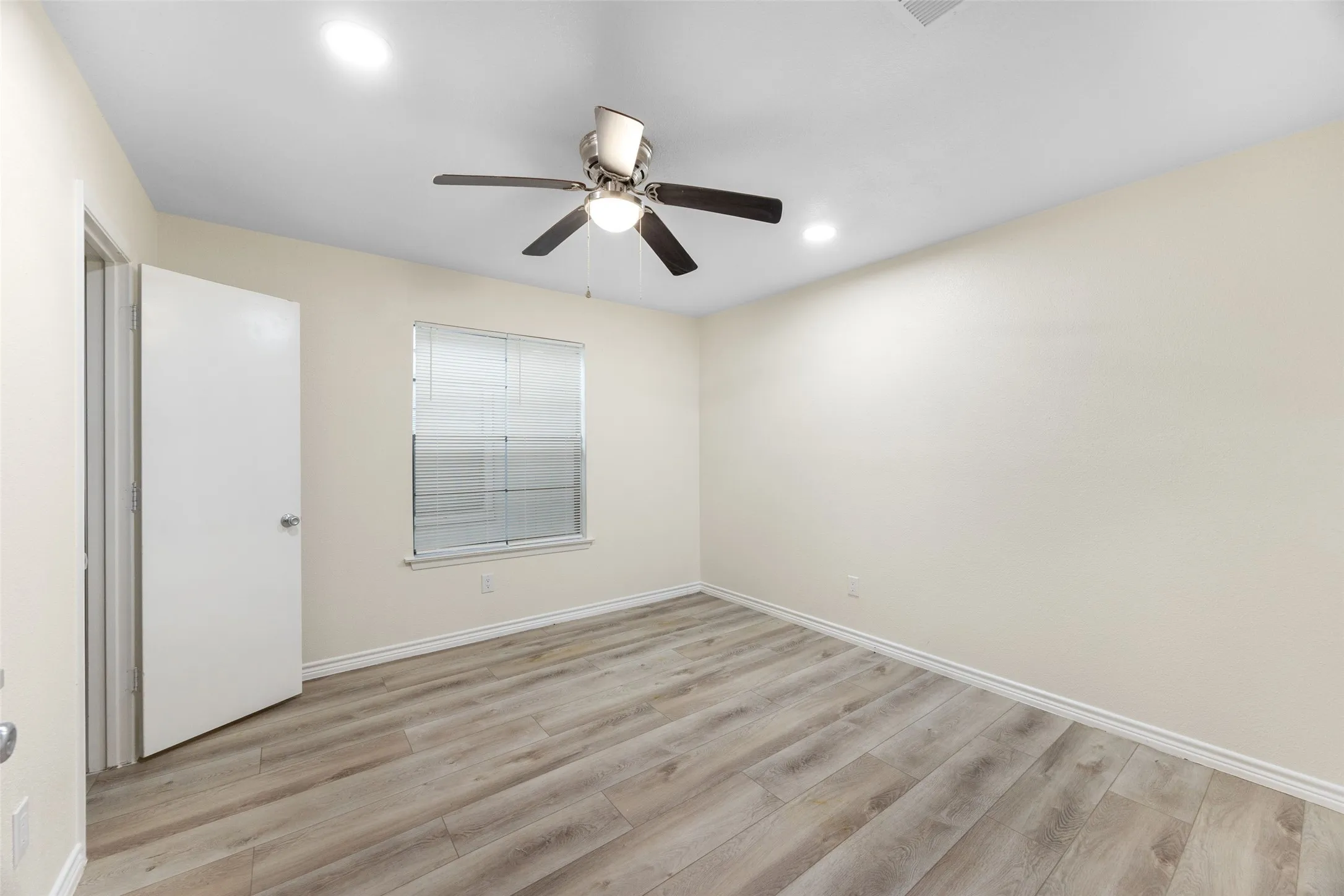 Quadruplex For Rent in Tarrant County , 5221 Cordova Avenue, Fort Worth, Texas 76132, 2 Bedroom, 2 Bathroom, Garage spaces, 1,175 Sqft, built in 1978, mls#21372343, Real Estate Agent in Fort Worth, Homes For Rent in Tarrant county, Homes For Rent in Fort Worth, Realtor in Fort Worth Texas, Real Estate Brokerage Independent Realty Texas, Luminita Cordes Realtor