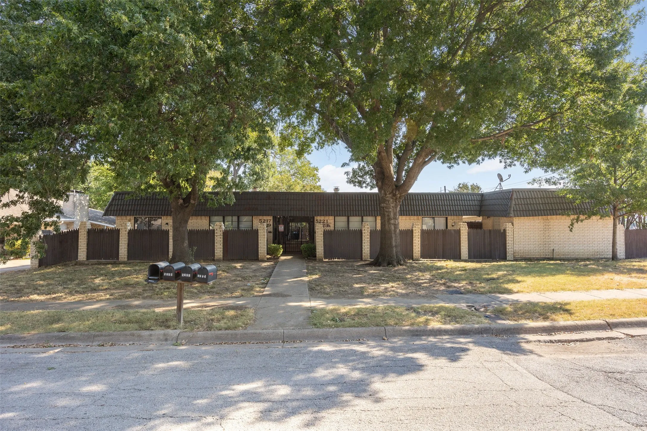 Quadruplex For Rent in Tarrant County , 5221 Cordova Avenue, Fort Worth, Texas 76132, 2 Bedroom, 2 Bathroom, Garage spaces, 1,175 Sqft, built in 1978, mls#21372343, Real Estate Agent in Fort Worth, Homes For Rent in Tarrant county, Homes For Rent in Fort Worth, Realtor in Fort Worth Texas, Real Estate Brokerage Independent Realty Texas, Luminita Cordes Realtor