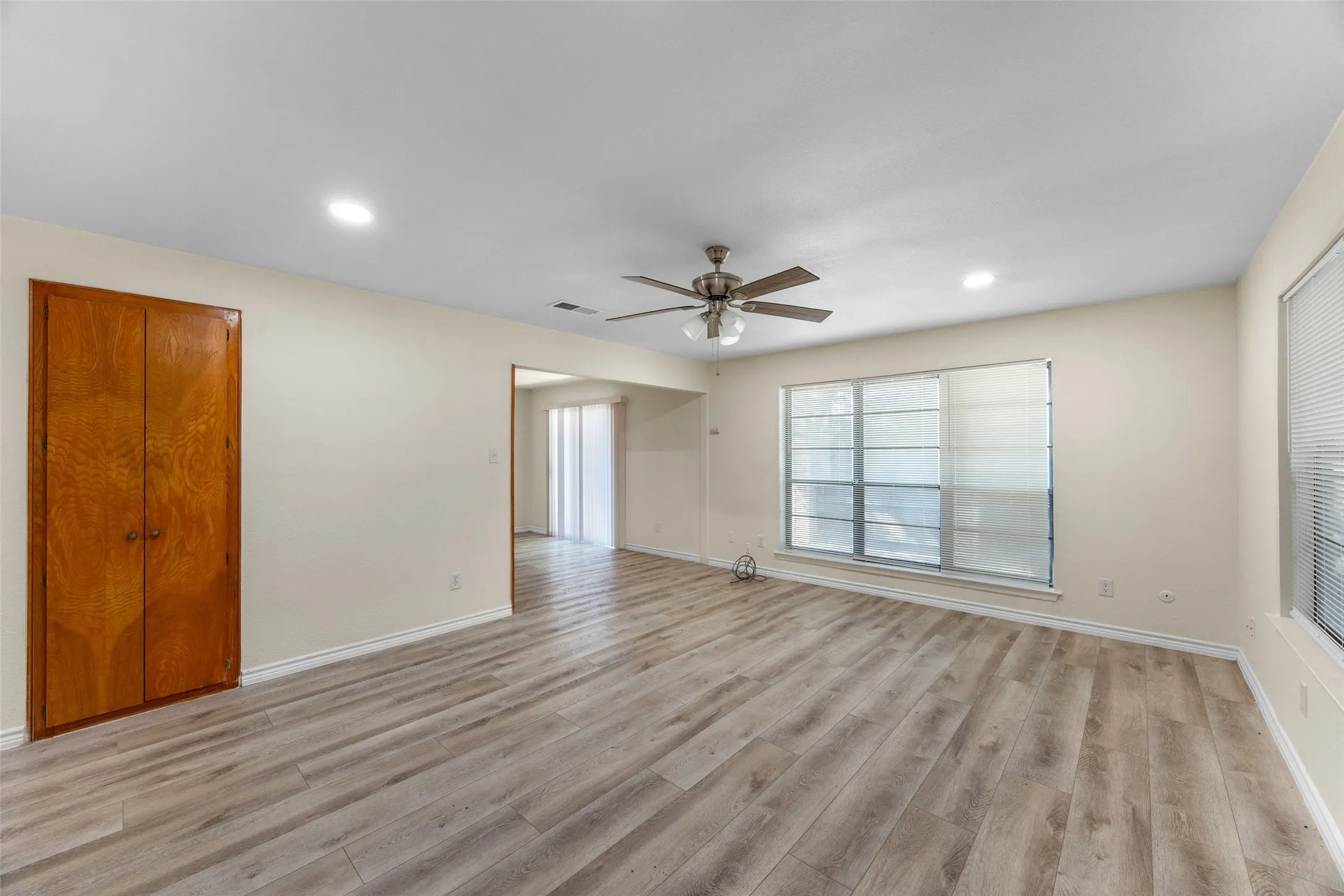 Quadruplex For Rent in Tarrant County , 5221 Cordova Avenue, Fort Worth, Texas 76132, 2 Bedroom, 2 Bathroom, Garage spaces, 1,175 Sqft, built in 1978, mls#21372343, Real Estate Agent in Fort Worth, Homes For Rent in Tarrant county, Homes For Rent in Fort Worth, Realtor in Fort Worth Texas, Real Estate Brokerage Independent Realty Texas, Luminita Cordes Realtor