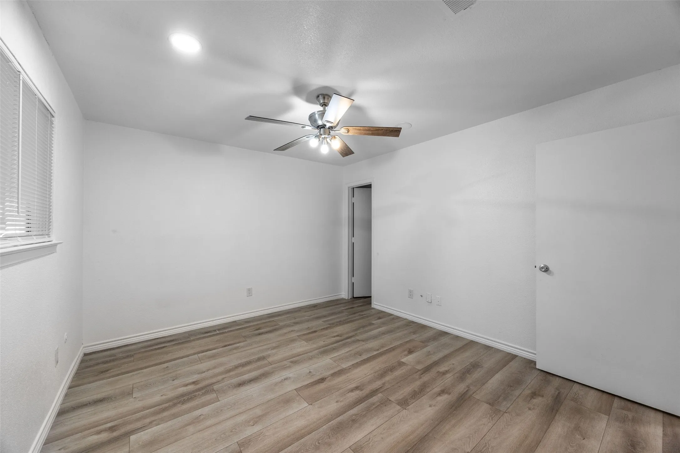 Quadruplex For Rent in Tarrant County , 5221 Cordova Avenue, Fort Worth, Texas 76132, 2 Bedroom, 2 Bathroom, Garage spaces, 1,175 Sqft, built in 1978, mls#21372343, Real Estate Agent in Fort Worth, Homes For Rent in Tarrant county, Homes For Rent in Fort Worth, Realtor in Fort Worth Texas, Real Estate Brokerage Independent Realty Texas, Luminita Cordes Realtor