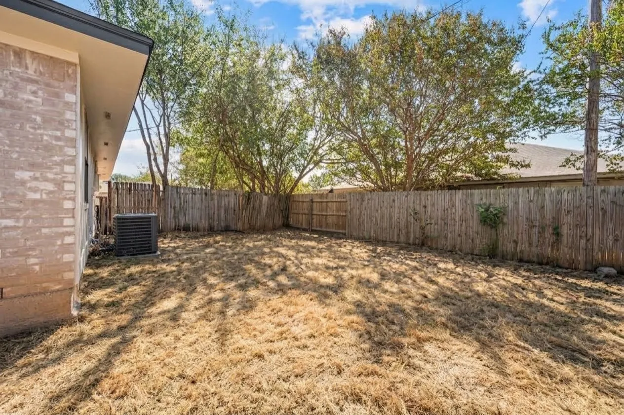 Single Family Residence For Sale in Tarrant County , 7712 Brandi Place 7712, North Richland Hills, Texas 76182, 2 Bedroom, 2 Bathroom, 2 Garage spaces, 1,059 Sqft, built in 1984, mls#21359336, Real Estate Agent in North Richland Hills, Homes For Sale in Tarrant county, Homes For Sale in North Richland Hills, Realtor in North Richland Hills Texas, Real Estate Brokerage Independent Realty Texas, Luminita Cordes Realtor