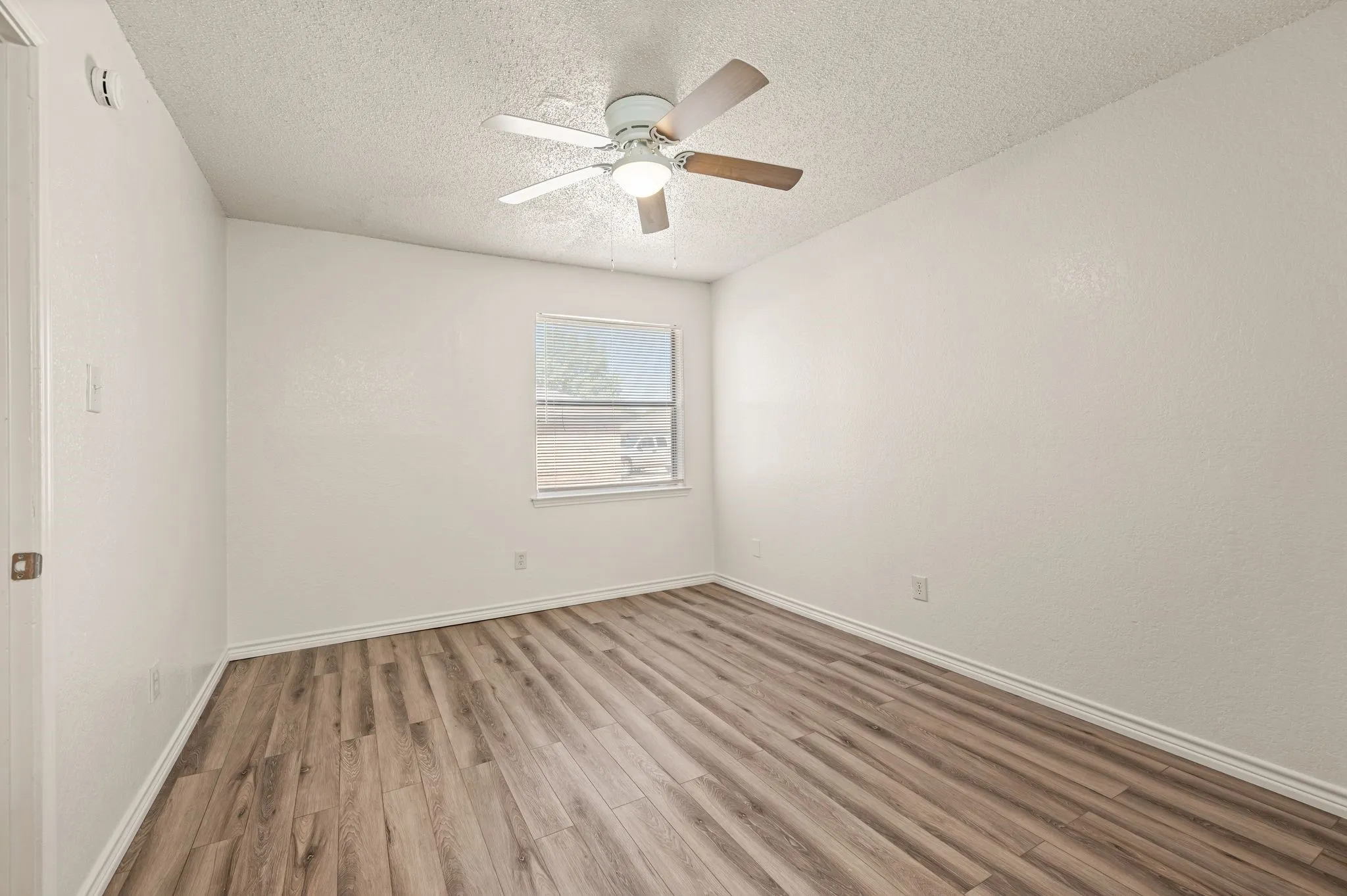 Single Family Residence For Sale in Tarrant County , 7712 Brandi Place 7712, North Richland Hills, Texas 76182, 2 Bedroom, 2 Bathroom, 2 Garage spaces, 1,059 Sqft, built in 1984, mls#21359336, Real Estate Agent in North Richland Hills, Homes For Sale in Tarrant county, Homes For Sale in North Richland Hills, Realtor in North Richland Hills Texas, Real Estate Brokerage Independent Realty Texas, Luminita Cordes Realtor