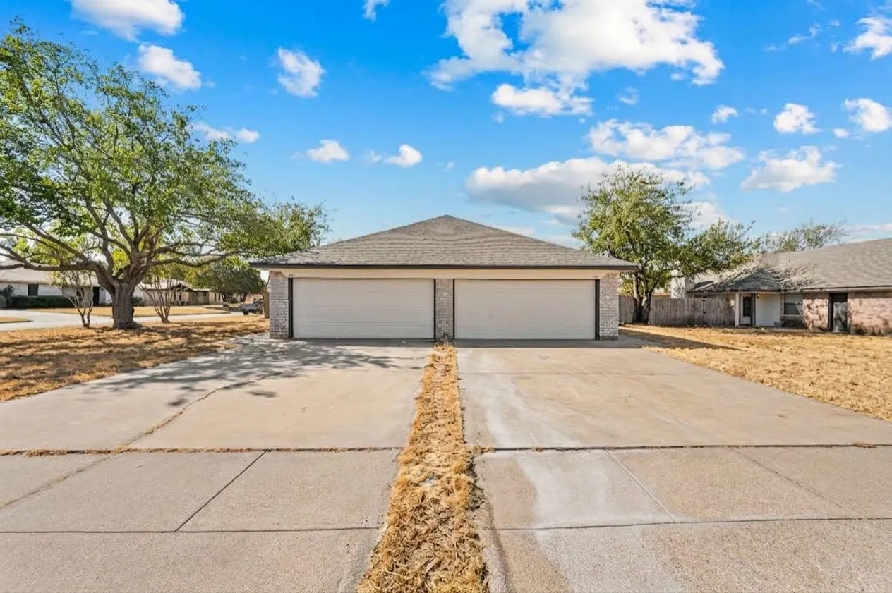 Single Family Residence For Sale in Tarrant County , 7712 Brandi Place 7712, North Richland Hills, Texas 76182, 2 Bedroom, 2 Bathroom, 2 Garage spaces, 1,059 Sqft, built in 1984, mls#21359336, Real Estate Agent in North Richland Hills, Homes For Sale in Tarrant county, Homes For Sale in North Richland Hills, Realtor in North Richland Hills Texas, Real Estate Brokerage Independent Realty Texas, Luminita Cordes Realtor