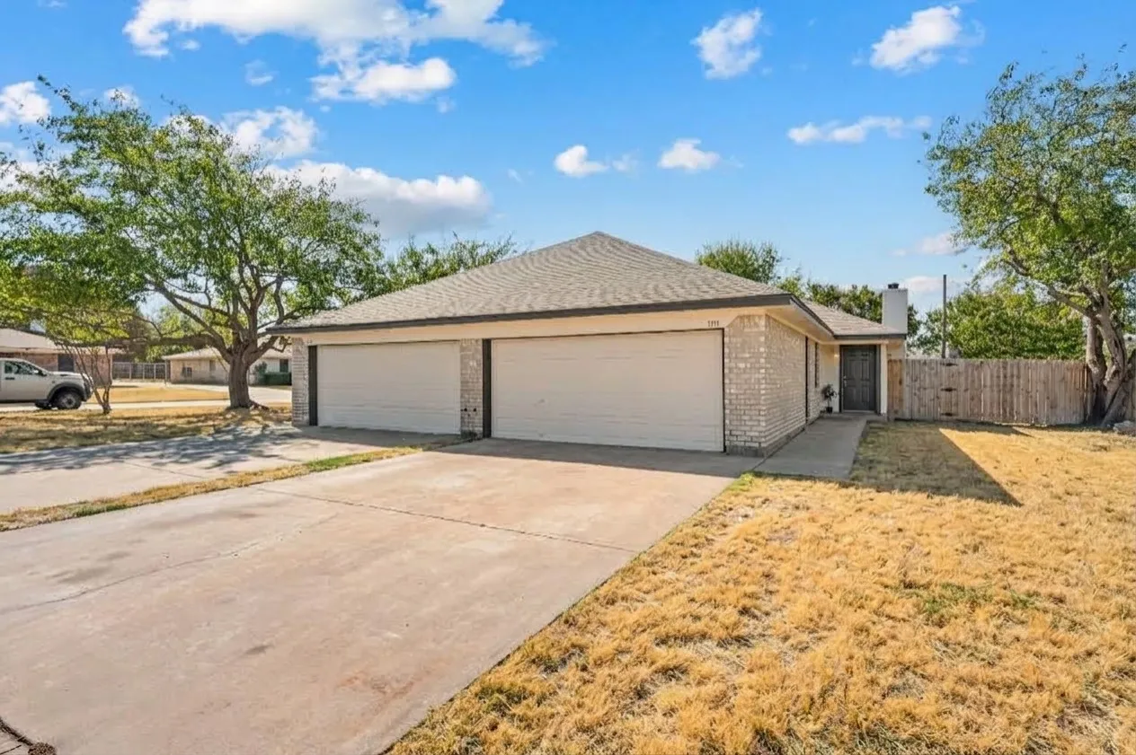 Single Family Residence For Sale in Tarrant County , 7712 Brandi Place 7712, North Richland Hills, Texas 76182, 2 Bedroom, 2 Bathroom, 2 Garage spaces, 1,059 Sqft, built in 1984, mls#21359336, Real Estate Agent in North Richland Hills, Homes For Sale in Tarrant county, Homes For Sale in North Richland Hills, Realtor in North Richland Hills Texas, Real Estate Brokerage Independent Realty Texas, Luminita Cordes Realtor