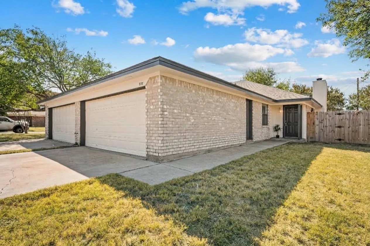 Single Family Residence For Sale in Tarrant County , 7712 Brandi Place 7712, North Richland Hills, Texas 76182, 2 Bedroom, 2 Bathroom, 2 Garage spaces, 1,059 Sqft, built in 1984, mls#21359336, Real Estate Agent in North Richland Hills, Homes For Sale in Tarrant county, Homes For Sale in North Richland Hills, Realtor in North Richland Hills Texas, Real Estate Brokerage Independent Realty Texas, Luminita Cordes Realtor