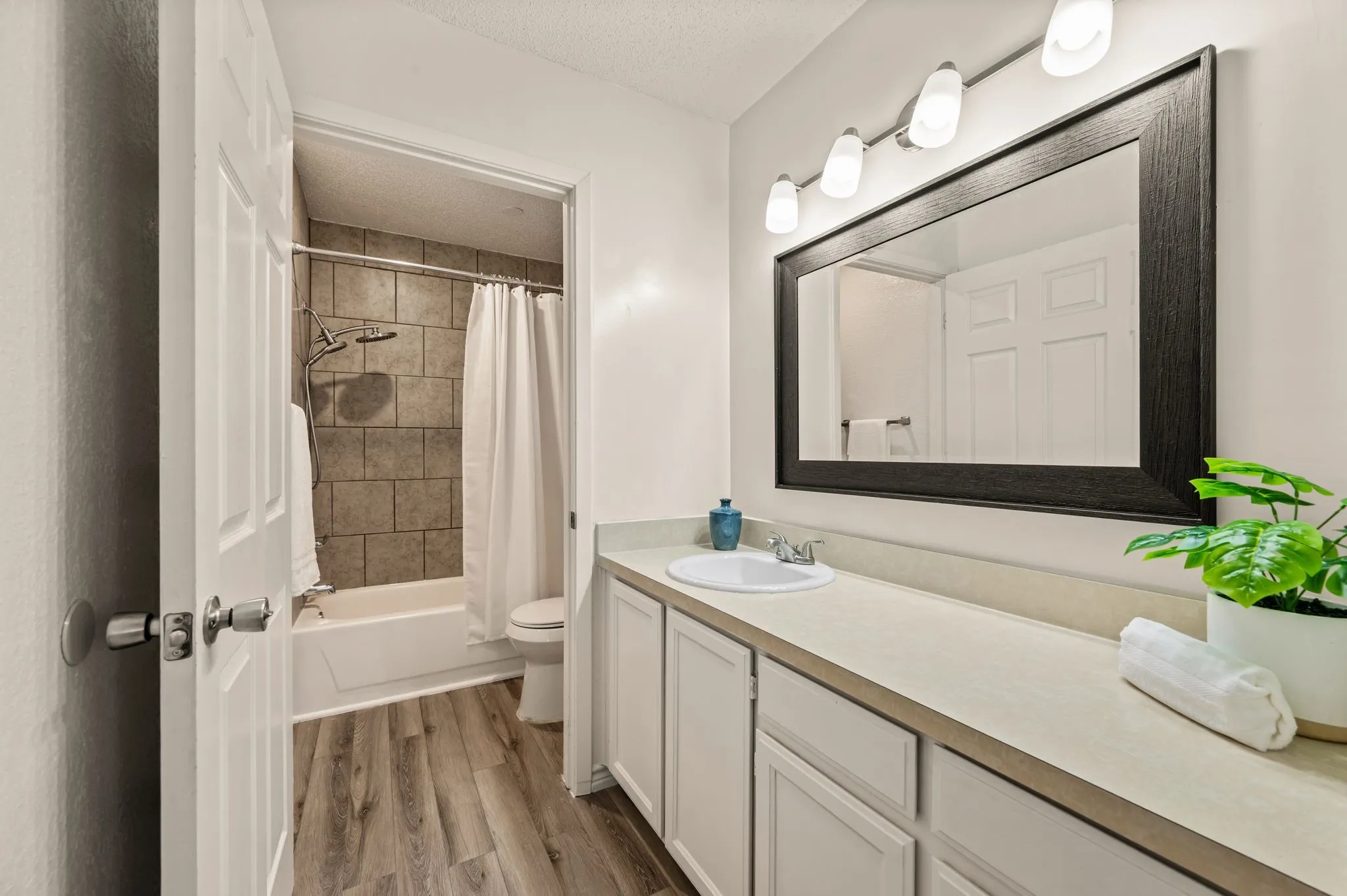Single Family Residence For Sale in Tarrant County , 7712 Brandi Place 7712, North Richland Hills, Texas 76182, 2 Bedroom, 2 Bathroom, 2 Garage spaces, 1,059 Sqft, built in 1984, mls#21359336, Real Estate Agent in North Richland Hills, Homes For Sale in Tarrant county, Homes For Sale in North Richland Hills, Realtor in North Richland Hills Texas, Real Estate Brokerage Independent Realty Texas, Luminita Cordes Realtor