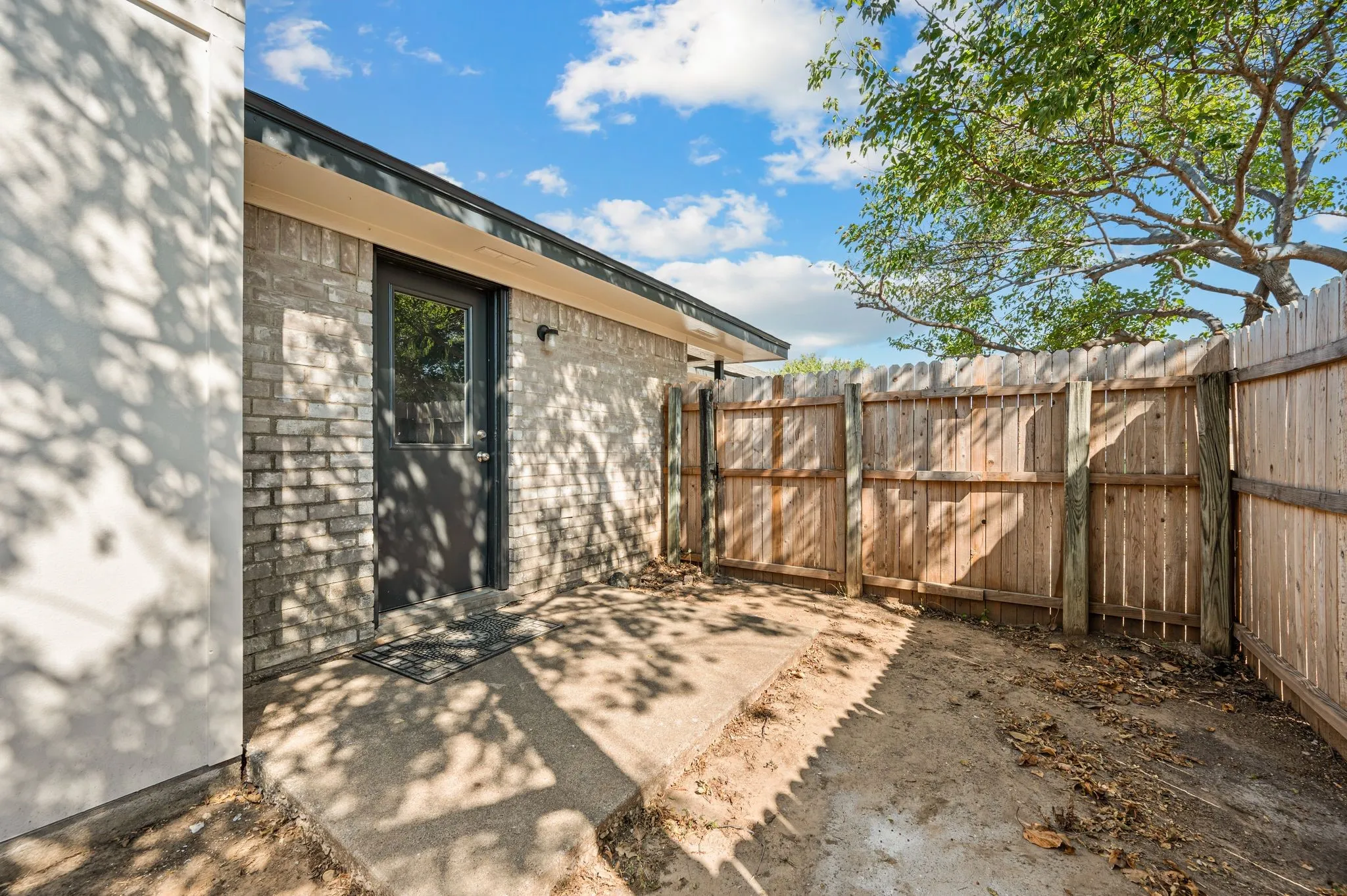 Single Family Residence For Sale in Tarrant County , 7714 Brandi Place 7714, North Richland Hills, Texas 76182, 2 Bedroom, 2 Bathroom, 2 Garage spaces, 1,059 Sqft, built in 1984, mls#21359338, Real Estate Agent in North Richland Hills, Homes For Sale in Tarrant county, Homes For Sale in North Richland Hills, Realtor in North Richland Hills Texas, Real Estate Brokerage Independent Realty Texas, Luminita Cordes Realtor