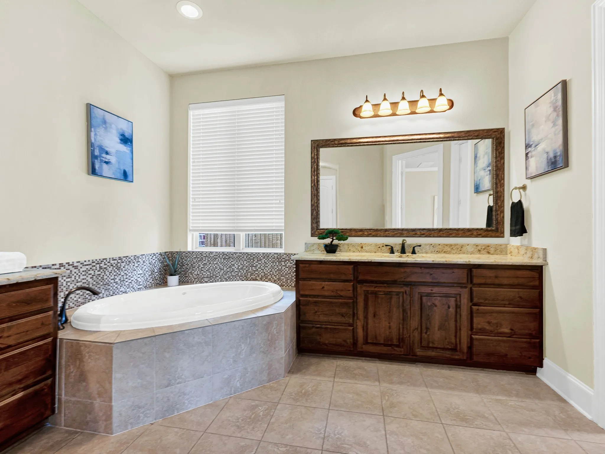 Single Family Residence For Sale in Denton County , 756 Quail Creek Drive, Frisco, Texas 75036, 5 Bedroom, 5 Bathroom, 3 Garage spaces, 3,963 Sqft, built in 2011, mls#21370451, Real Estate Agent in Frisco, Homes For Sale in Denton county, Homes For Sale in Frisco, Realtor in Frisco Texas, Real Estate Brokerage Independent Realty Texas, Luminita Cordes Realtor