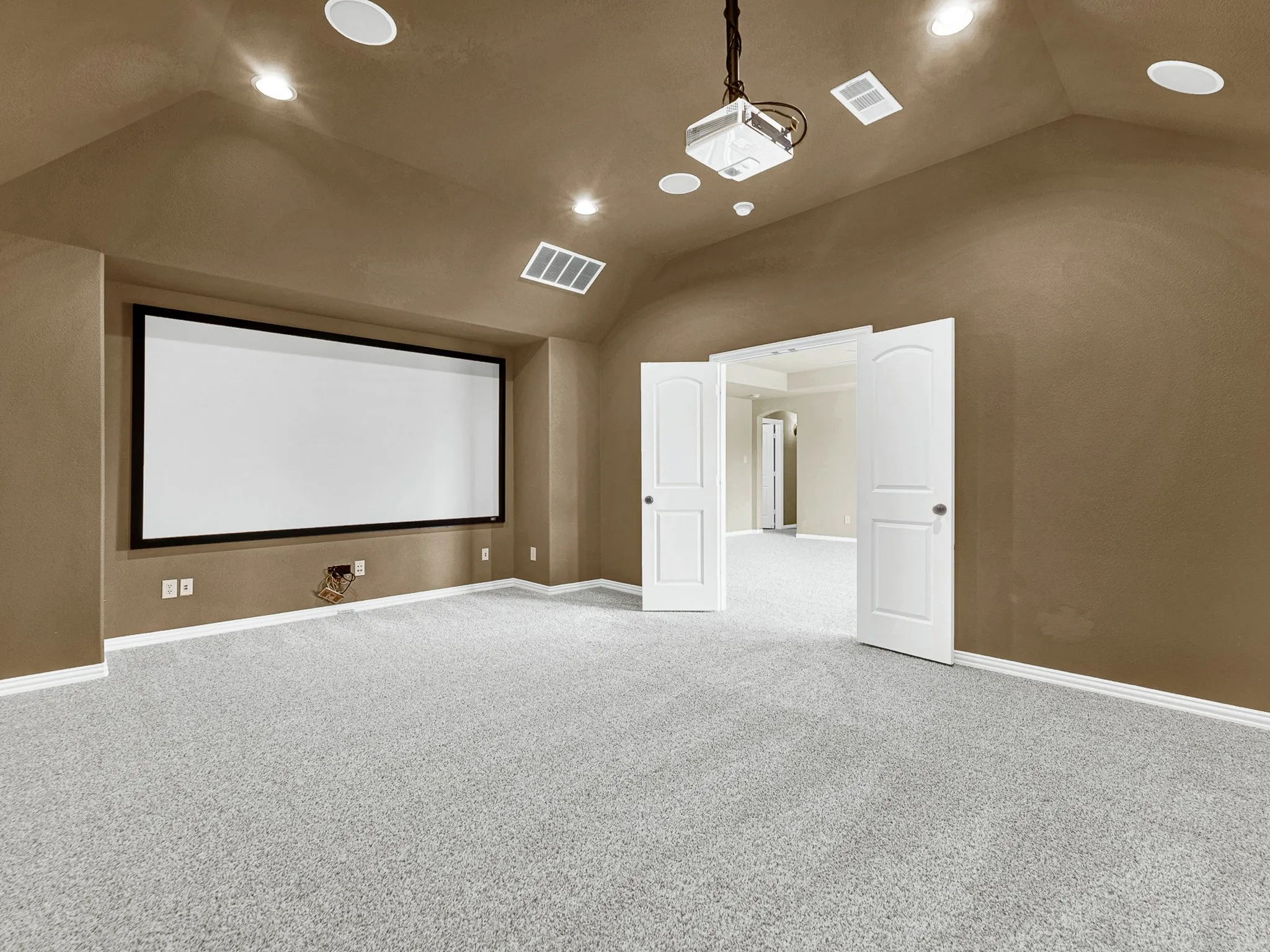 Single Family Residence For Sale in Denton County , 756 Quail Creek Drive, Frisco, Texas 75036, 5 Bedroom, 5 Bathroom, 3 Garage spaces, 3,963 Sqft, built in 2011, mls#21370451, Real Estate Agent in Frisco, Homes For Sale in Denton county, Homes For Sale in Frisco, Realtor in Frisco Texas, Real Estate Brokerage Independent Realty Texas, Luminita Cordes Realtor