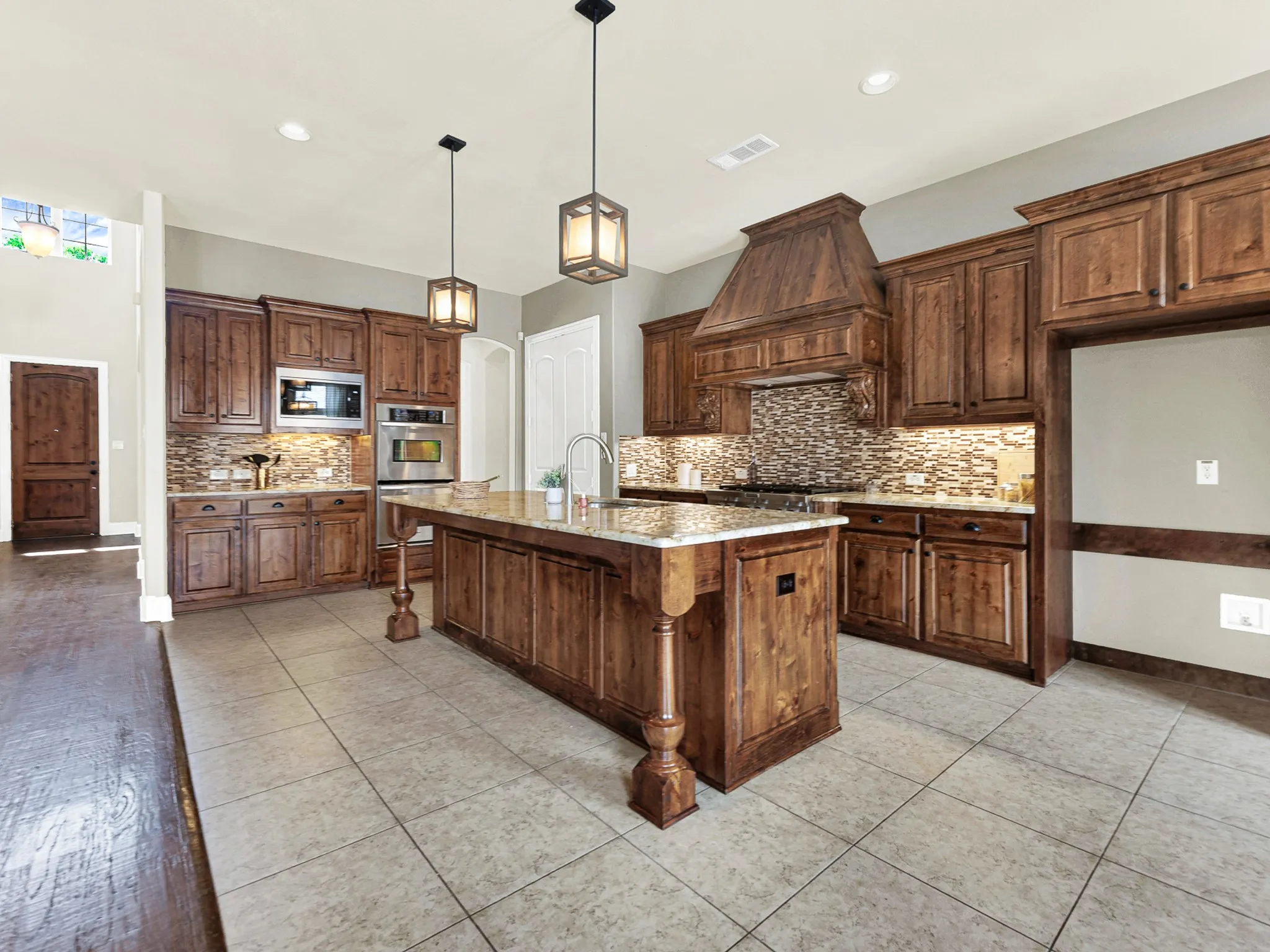 Single Family Residence For Sale in Denton County , 756 Quail Creek Drive, Frisco, Texas 75036, 5 Bedroom, 5 Bathroom, 3 Garage spaces, 3,963 Sqft, built in 2011, mls#21370451, Real Estate Agent in Frisco, Homes For Sale in Denton county, Homes For Sale in Frisco, Realtor in Frisco Texas, Real Estate Brokerage Independent Realty Texas, Luminita Cordes Realtor