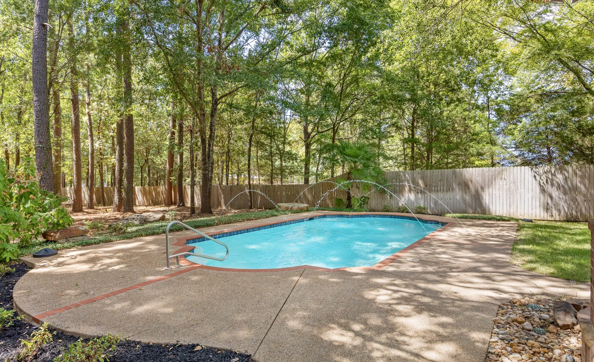 Single Family Residence For Sale in Smith County , 17820 Oak Forest Drive, Flint, Texas 75762, 4 Bedroom, 4 Bathroom, 2 Garage spaces, 3,464 Sqft, built in 1998, mls#21370045, Real Estate Agent in Flint, Homes For Sale in Smith county, Homes For Sale in Flint, Realtor in Flint Texas, Real Estate Brokerage Independent Realty Texas, Luminita Cordes Realtor