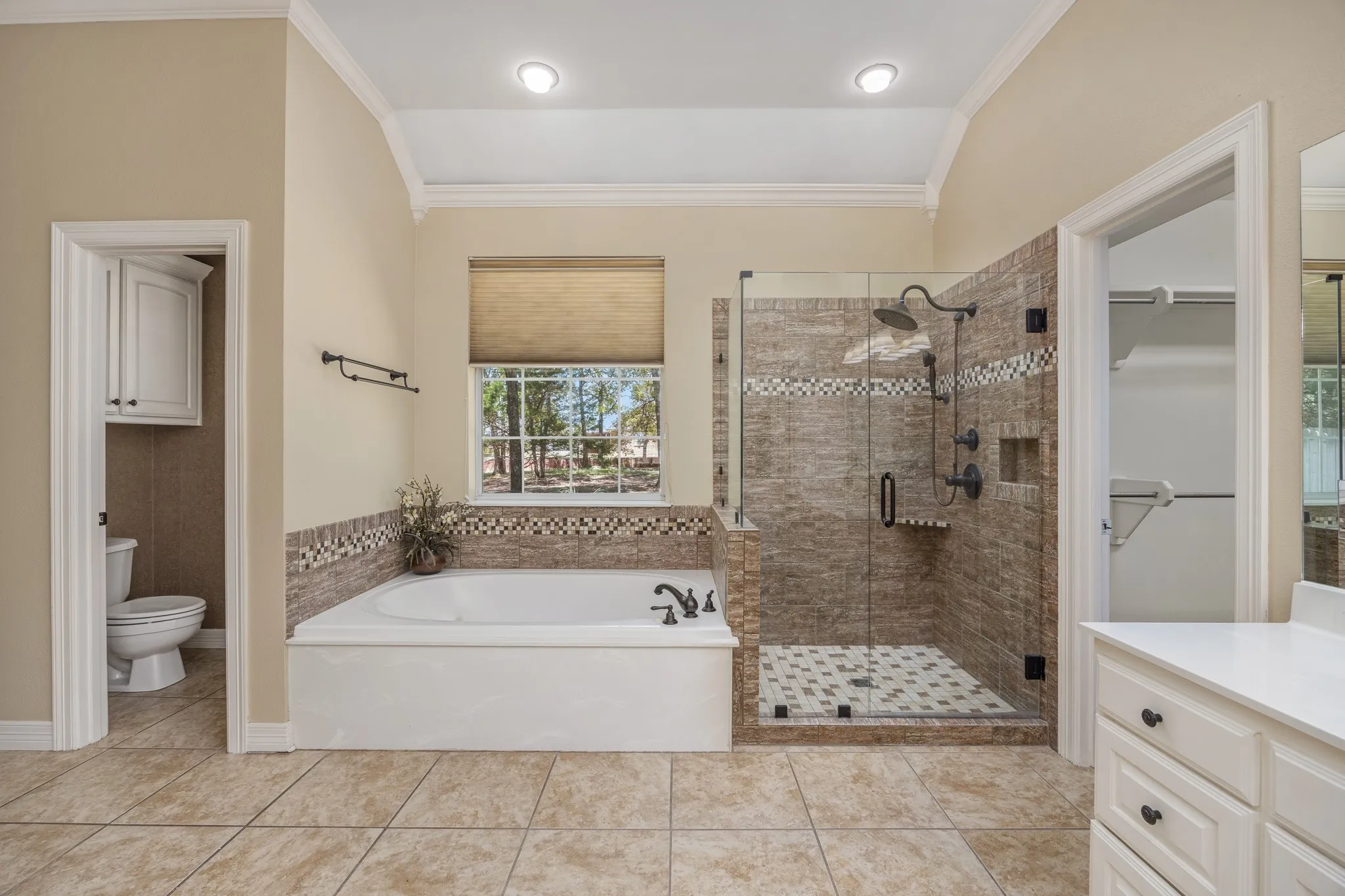 Single Family Residence For Sale in Smith County , 17820 Oak Forest Drive, Flint, Texas 75762, 4 Bedroom, 4 Bathroom, 2 Garage spaces, 3,464 Sqft, built in 1998, mls#21370045, Real Estate Agent in Flint, Homes For Sale in Smith county, Homes For Sale in Flint, Realtor in Flint Texas, Real Estate Brokerage Independent Realty Texas, Luminita Cordes Realtor