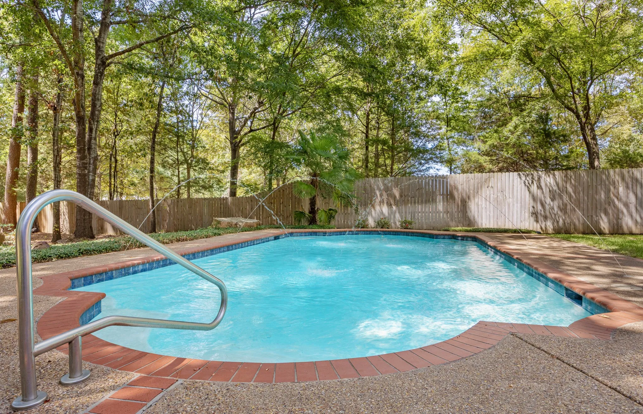 Single Family Residence For Sale in Smith County , 17820 Oak Forest Drive, Flint, Texas 75762, 4 Bedroom, 4 Bathroom, 2 Garage spaces, 3,464 Sqft, built in 1998, mls#21370045, Real Estate Agent in Flint, Homes For Sale in Smith county, Homes For Sale in Flint, Realtor in Flint Texas, Real Estate Brokerage Independent Realty Texas, Luminita Cordes Realtor
