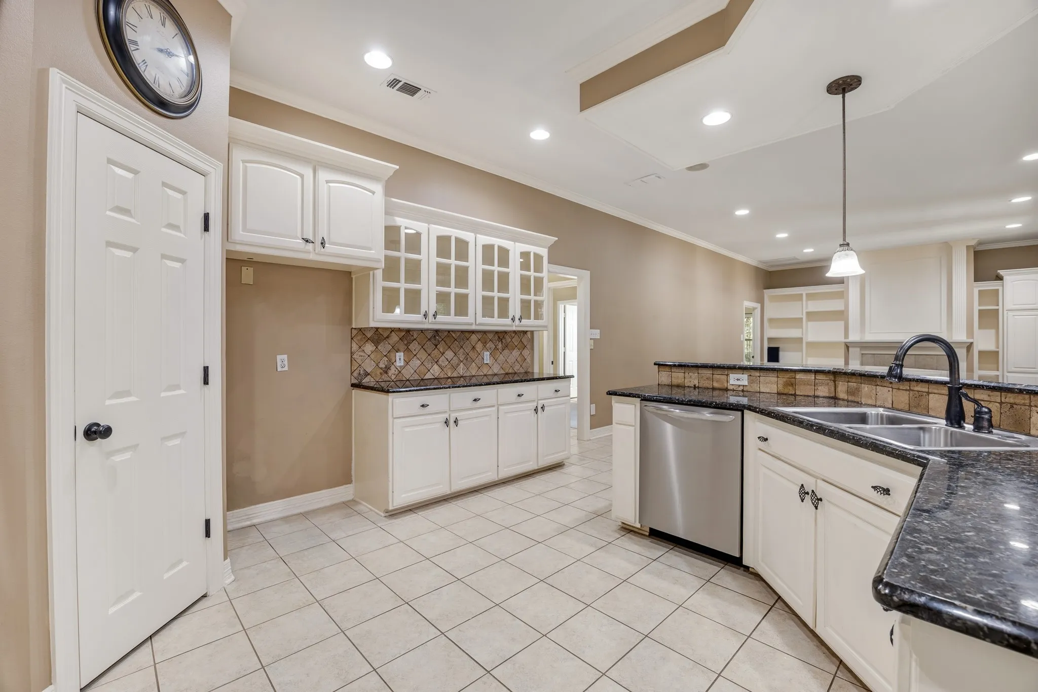Single Family Residence For Sale in Smith County , 17820 Oak Forest Drive, Flint, Texas 75762, 4 Bedroom, 4 Bathroom, 2 Garage spaces, 3,464 Sqft, built in 1998, mls#21370045, Real Estate Agent in Flint, Homes For Sale in Smith county, Homes For Sale in Flint, Realtor in Flint Texas, Real Estate Brokerage Independent Realty Texas, Luminita Cordes Realtor