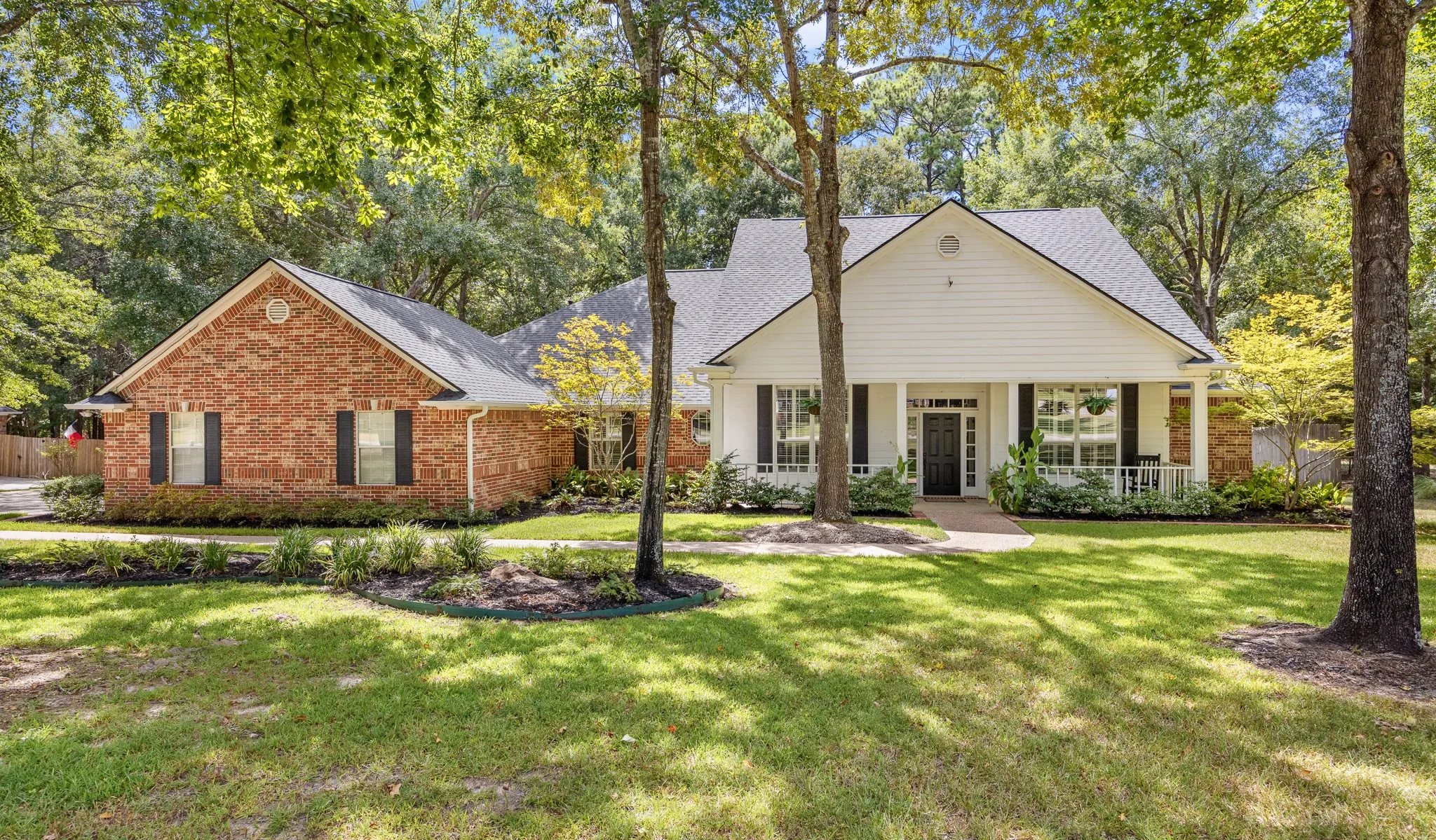 Single Family Residence For Sale in Smith County , 17820 Oak Forest Drive, Flint, Texas 75762, 4 Bedroom, 4 Bathroom, 2 Garage spaces, 3,464 Sqft, built in 1998, mls#21370045, Real Estate Agent in Flint, Homes For Sale in Smith county, Homes For Sale in Flint, Realtor in Flint Texas, Real Estate Brokerage Independent Realty Texas, Luminita Cordes Realtor