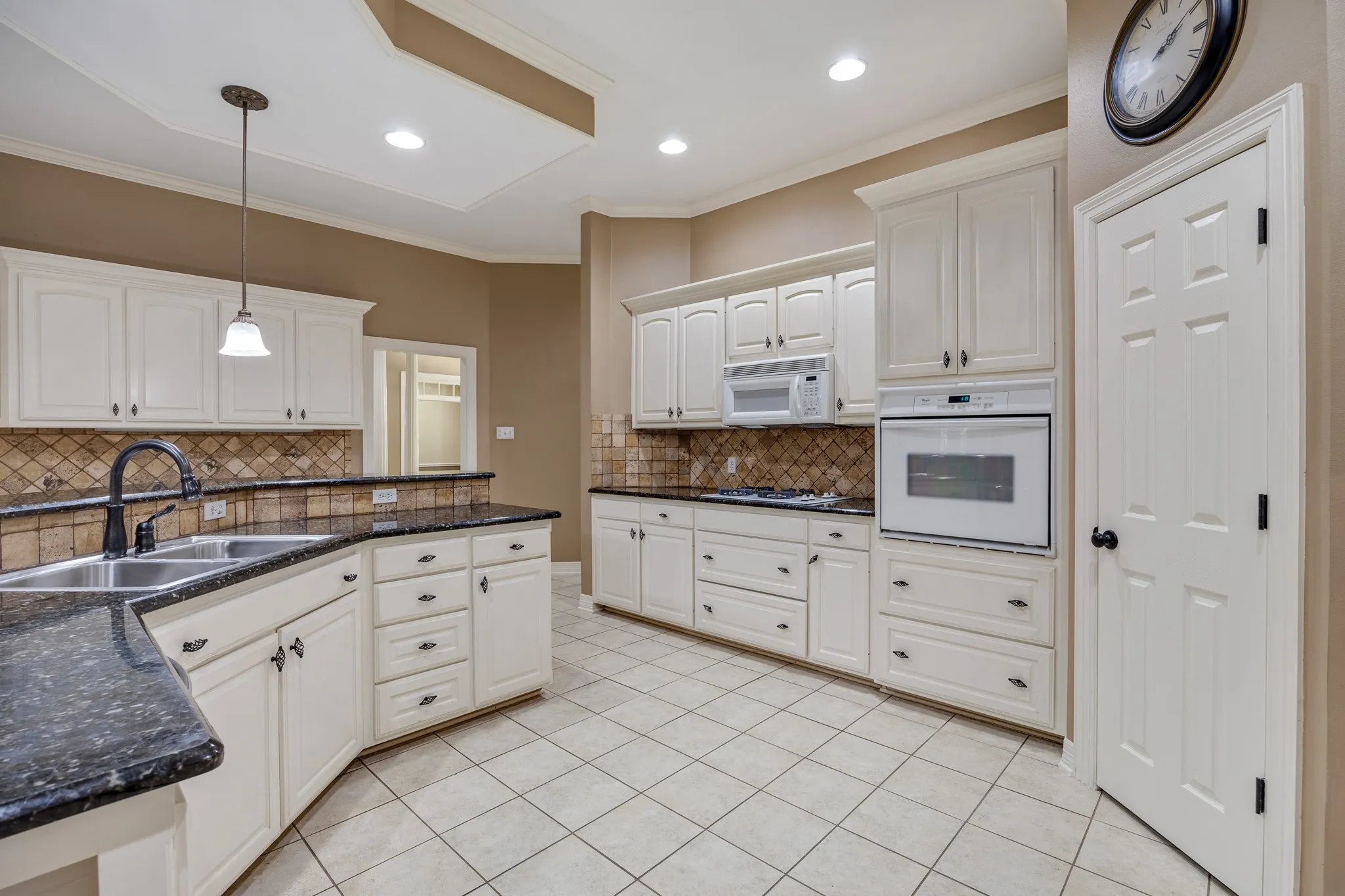 Single Family Residence For Sale in Smith County , 17820 Oak Forest Drive, Flint, Texas 75762, 4 Bedroom, 4 Bathroom, 2 Garage spaces, 3,464 Sqft, built in 1998, mls#21370045, Real Estate Agent in Flint, Homes For Sale in Smith county, Homes For Sale in Flint, Realtor in Flint Texas, Real Estate Brokerage Independent Realty Texas, Luminita Cordes Realtor