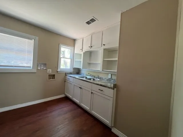 Single Family Residence For Rent in Taylor County , 1349 Graham Street, Abilene, Texas 79603, 3 Bedroom, 1 Bathroom, Garage spaces, 1,011 Sqft, built in 1950, mls#21372358, Real Estate Agent in Abilene, Homes For Rent in Taylor county, Homes For Rent in Abilene, Realtor in Abilene Texas, Real Estate Brokerage Independent Realty Texas, Luminita Cordes Realtor
