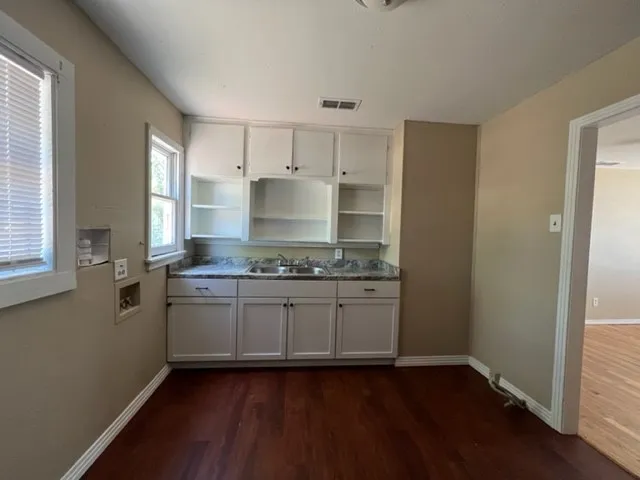 Single Family Residence For Rent in Taylor County , 1349 Graham Street, Abilene, Texas 79603, 3 Bedroom, 1 Bathroom, Garage spaces, 1,011 Sqft, built in 1950, mls#21372358, Real Estate Agent in Abilene, Homes For Rent in Taylor county, Homes For Rent in Abilene, Realtor in Abilene Texas, Real Estate Brokerage Independent Realty Texas, Luminita Cordes Realtor