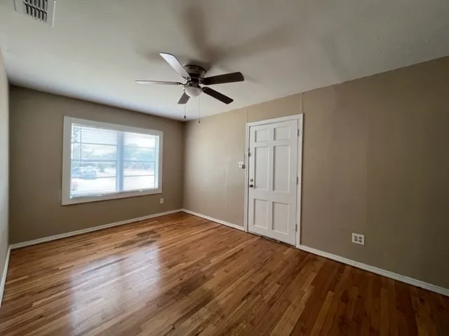 Single Family Residence For Rent in Taylor County , 1349 Graham Street, Abilene, Texas 79603, 3 Bedroom, 1 Bathroom, Garage spaces, 1,011 Sqft, built in 1950, mls#21372358, Real Estate Agent in Abilene, Homes For Rent in Taylor county, Homes For Rent in Abilene, Realtor in Abilene Texas, Real Estate Brokerage Independent Realty Texas, Luminita Cordes Realtor