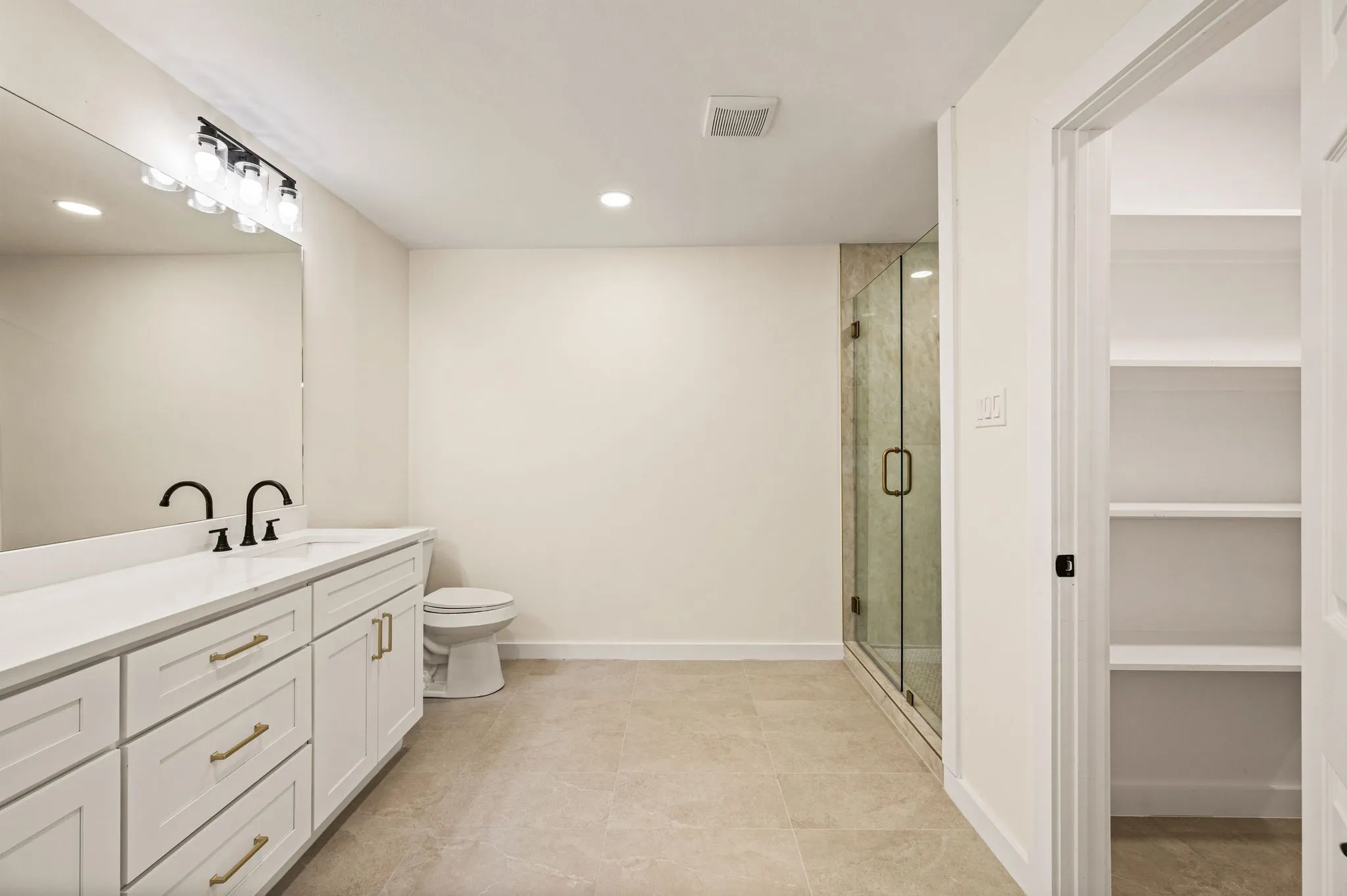 Single Family Residence For Sale in Dallas County , 1003 Summit Circle, Carrollton, Texas 75006, 3 Bedroom, 2 Bathroom, 2 Garage spaces, 1,696 Sqft, built in 1971, mls#21372351, Real Estate Agent in Carrollton, Homes For Sale in Dallas county, Homes For Sale in Carrollton, Realtor in Carrollton Texas, Real Estate Brokerage Independent Realty Texas, Luminita Cordes Realtor