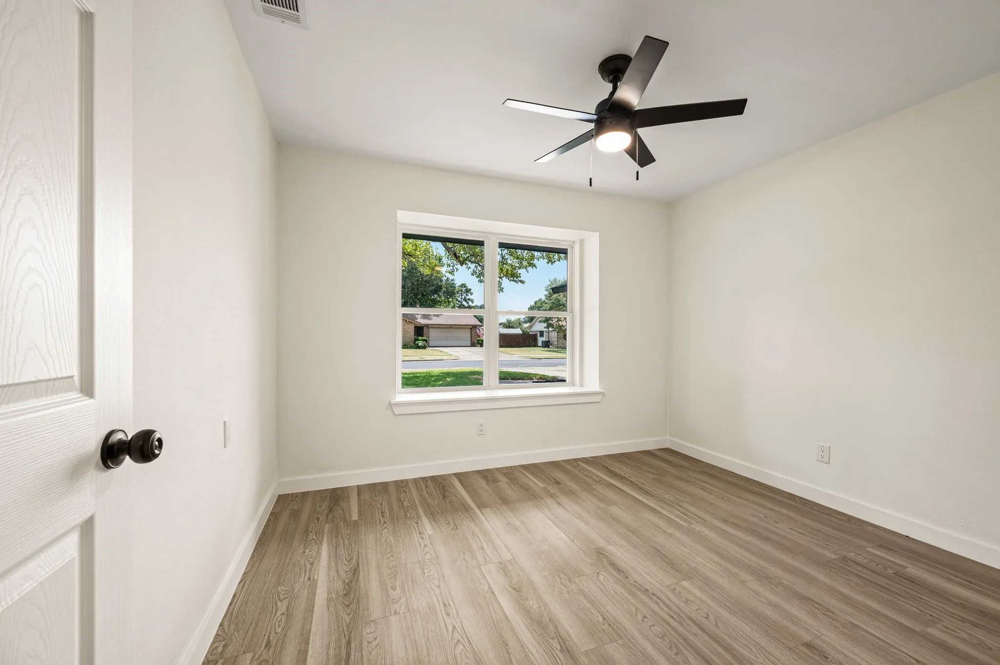 Single Family Residence For Sale in Dallas County , 1003 Summit Circle, Carrollton, Texas 75006, 3 Bedroom, 2 Bathroom, 2 Garage spaces, 1,696 Sqft, built in 1971, mls#21372351, Real Estate Agent in Carrollton, Homes For Sale in Dallas county, Homes For Sale in Carrollton, Realtor in Carrollton Texas, Real Estate Brokerage Independent Realty Texas, Luminita Cordes Realtor