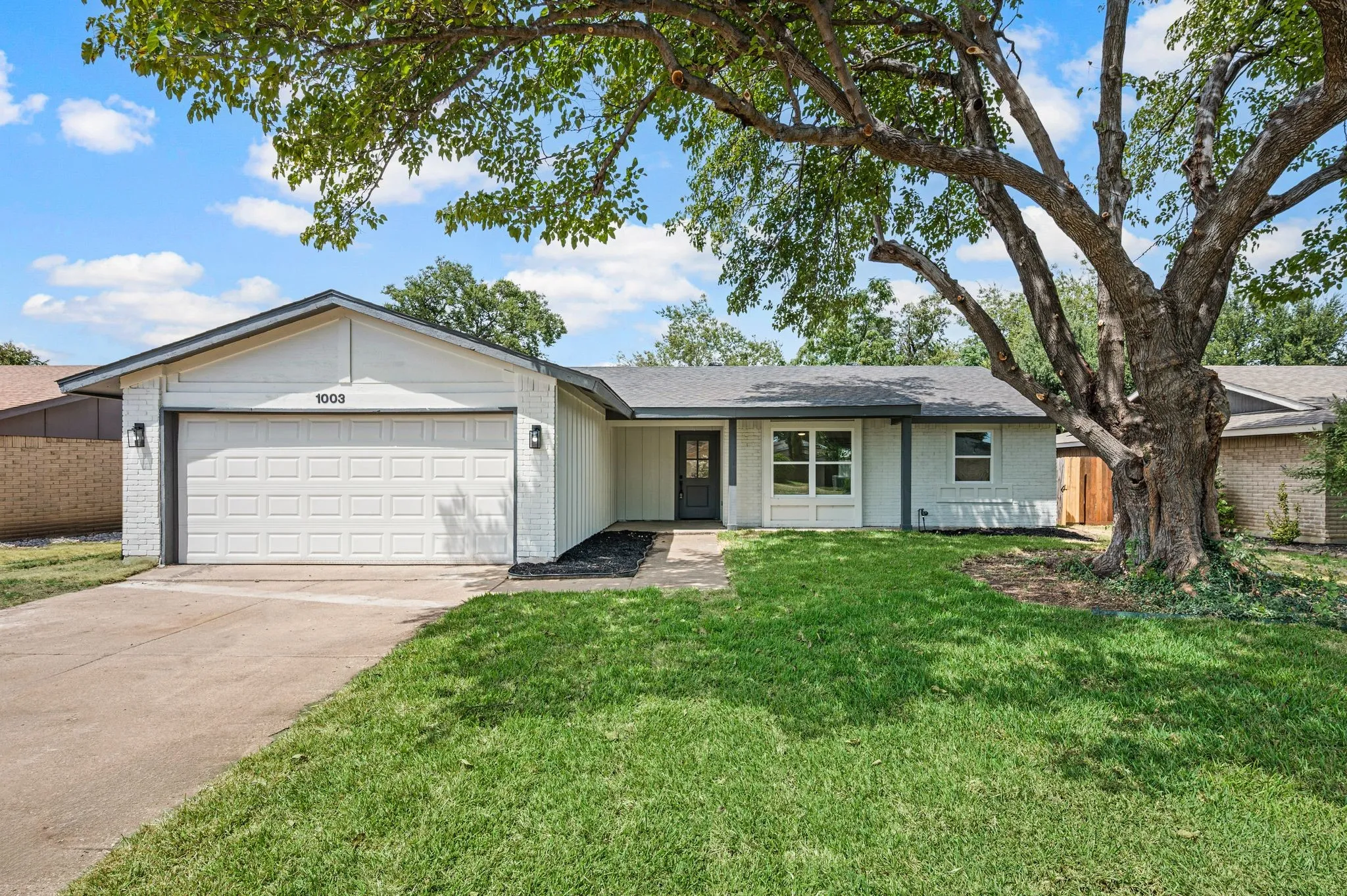 Single Family Residence For Sale in Dallas County , 1003 Summit Circle, Carrollton, Texas 75006, 3 Bedroom, 2 Bathroom, 2 Garage spaces, 1,696 Sqft, built in 1971, mls#21372351, Real Estate Agent in Carrollton, Homes For Sale in Dallas county, Homes For Sale in Carrollton, Realtor in Carrollton Texas, Real Estate Brokerage Independent Realty Texas, Luminita Cordes Realtor