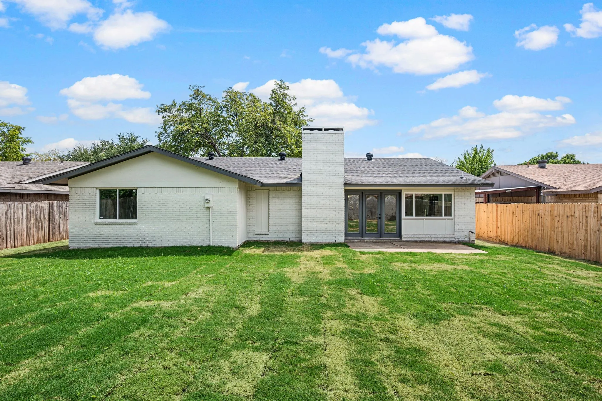 Single Family Residence For Sale in Dallas County , 1003 Summit Circle, Carrollton, Texas 75006, 3 Bedroom, 2 Bathroom, 2 Garage spaces, 1,696 Sqft, built in 1971, mls#21372351, Real Estate Agent in Carrollton, Homes For Sale in Dallas county, Homes For Sale in Carrollton, Realtor in Carrollton Texas, Real Estate Brokerage Independent Realty Texas, Luminita Cordes Realtor