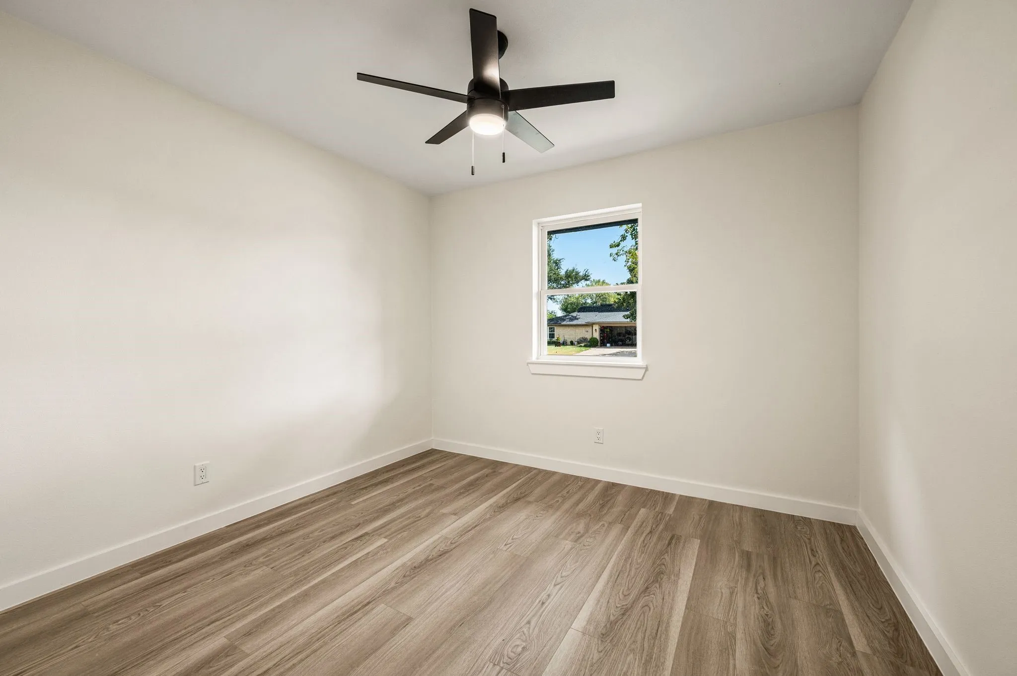 Single Family Residence For Sale in Dallas County , 1003 Summit Circle, Carrollton, Texas 75006, 3 Bedroom, 2 Bathroom, 2 Garage spaces, 1,696 Sqft, built in 1971, mls#21372351, Real Estate Agent in Carrollton, Homes For Sale in Dallas county, Homes For Sale in Carrollton, Realtor in Carrollton Texas, Real Estate Brokerage Independent Realty Texas, Luminita Cordes Realtor
