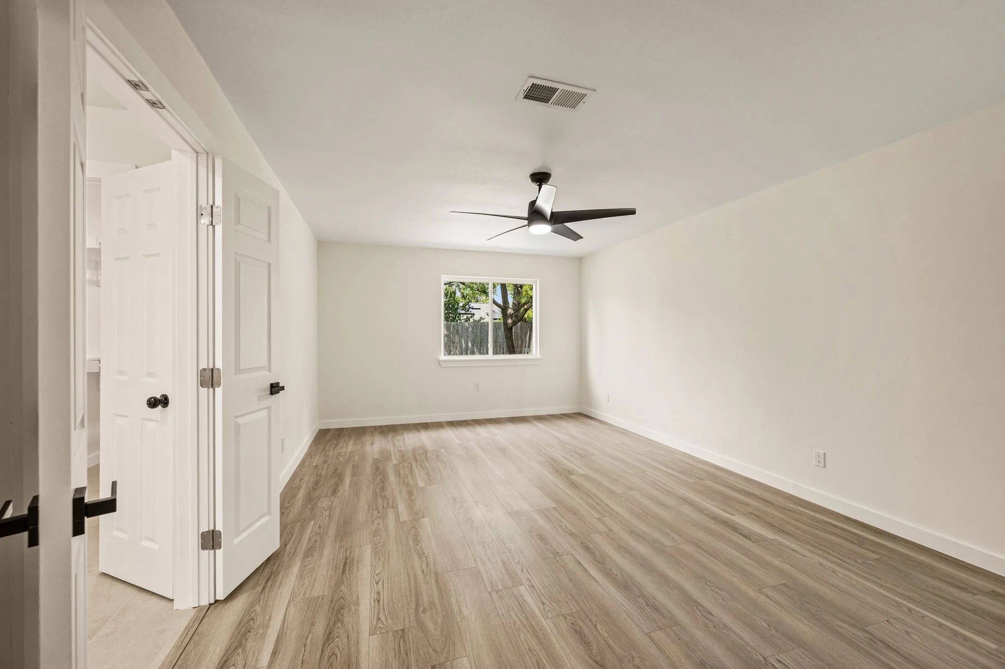 Single Family Residence For Sale in Dallas County , 1003 Summit Circle, Carrollton, Texas 75006, 3 Bedroom, 2 Bathroom, 2 Garage spaces, 1,696 Sqft, built in 1971, mls#21372351, Real Estate Agent in Carrollton, Homes For Sale in Dallas county, Homes For Sale in Carrollton, Realtor in Carrollton Texas, Real Estate Brokerage Independent Realty Texas, Luminita Cordes Realtor