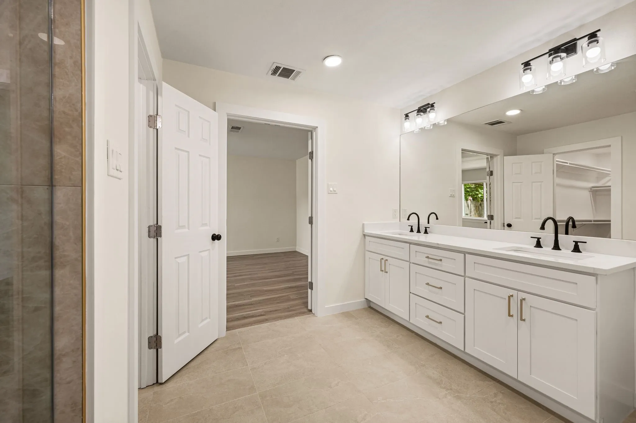 Single Family Residence For Sale in Dallas County , 1003 Summit Circle, Carrollton, Texas 75006, 3 Bedroom, 2 Bathroom, 2 Garage spaces, 1,696 Sqft, built in 1971, mls#21372351, Real Estate Agent in Carrollton, Homes For Sale in Dallas county, Homes For Sale in Carrollton, Realtor in Carrollton Texas, Real Estate Brokerage Independent Realty Texas, Luminita Cordes Realtor