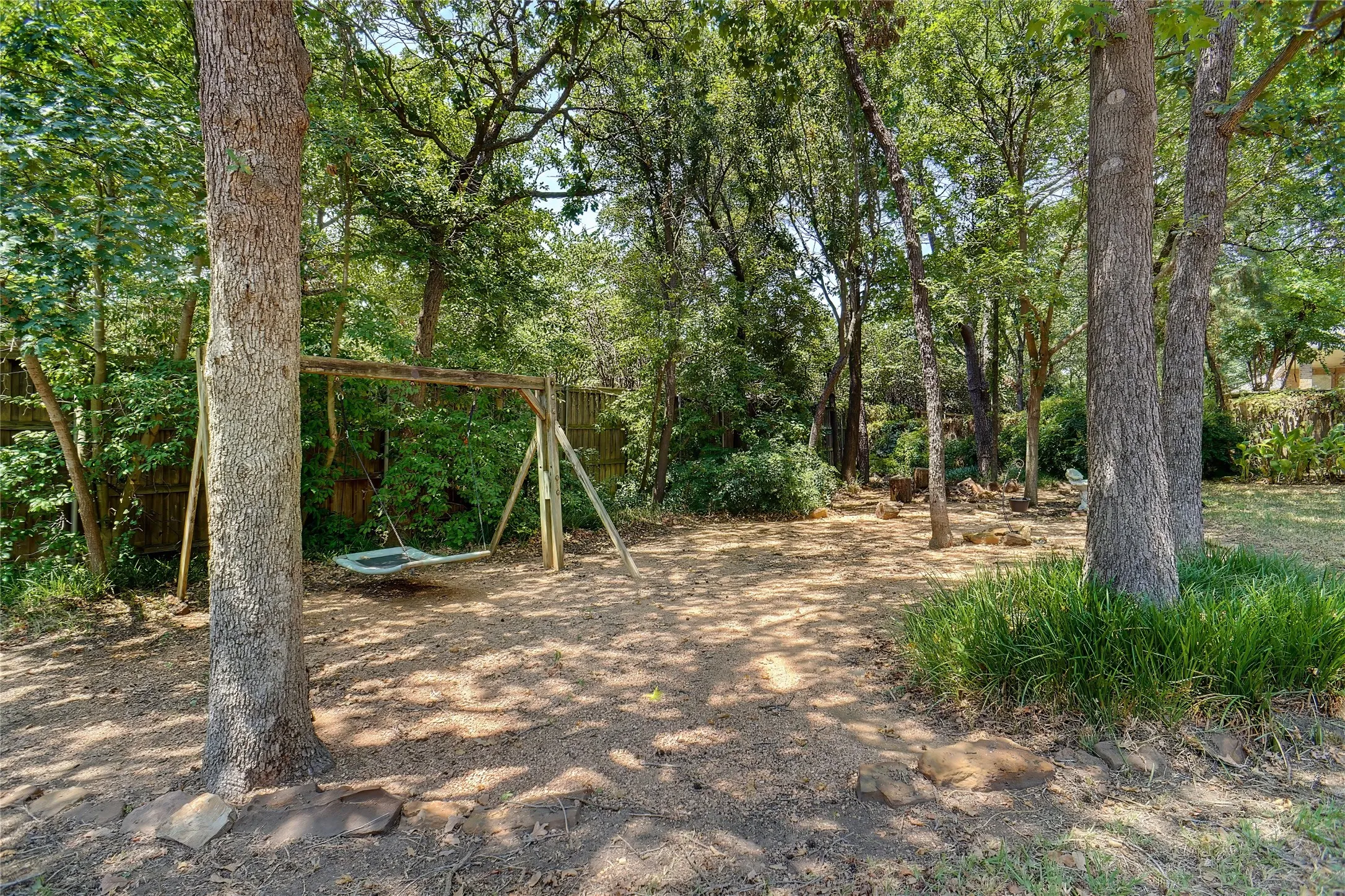 Single Family Residence For Rent in Denton County , 23 Oak Forrest Circle, Denton, Texas 76210, 4 Bedroom, 4 Bathroom, 2 Garage spaces, 3,335 Sqft, built in 1991, mls#21372361, Real Estate Agent in Denton, Homes For Rent in Denton county, Homes For Rent in Denton, Realtor in Denton Texas, Real Estate Brokerage Independent Realty Texas, Luminita Cordes Realtor