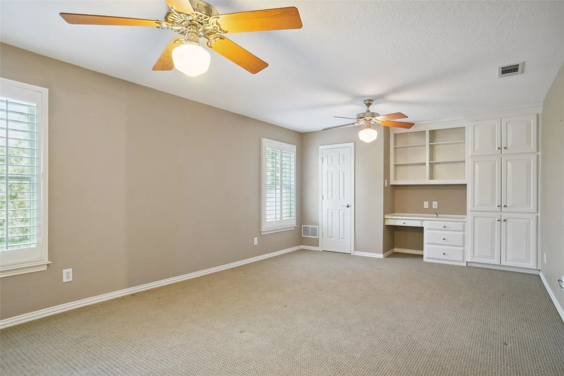 Single Family Residence For Rent in Denton County , 23 Oak Forrest Circle, Denton, Texas 76210, 4 Bedroom, 4 Bathroom, 2 Garage spaces, 3,335 Sqft, built in 1991, mls#21372361, Real Estate Agent in Denton, Homes For Rent in Denton county, Homes For Rent in Denton, Realtor in Denton Texas, Real Estate Brokerage Independent Realty Texas, Luminita Cordes Realtor