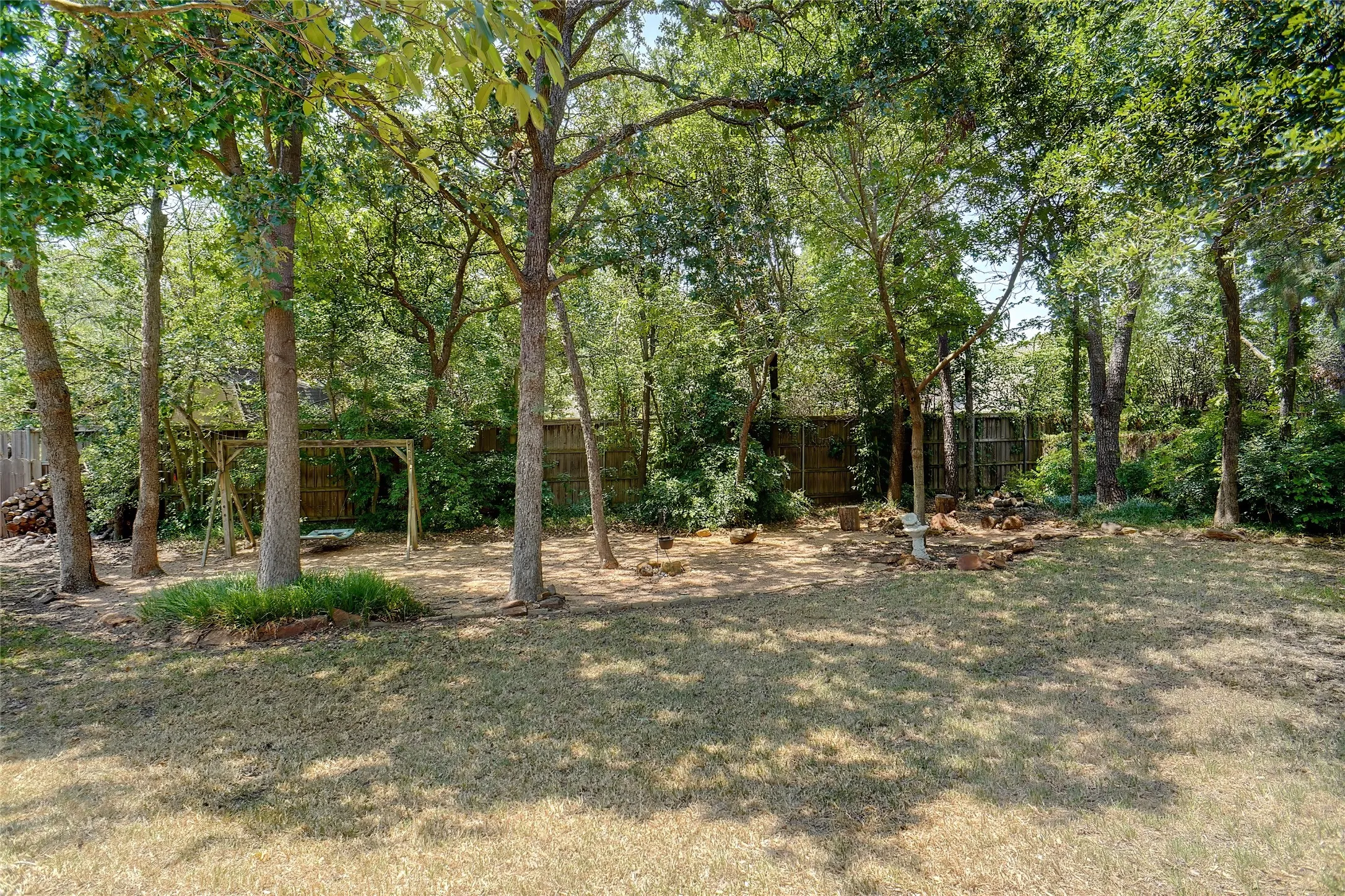 Single Family Residence For Rent in Denton County , 23 Oak Forrest Circle, Denton, Texas 76210, 4 Bedroom, 4 Bathroom, 2 Garage spaces, 3,335 Sqft, built in 1991, mls#21372361, Real Estate Agent in Denton, Homes For Rent in Denton county, Homes For Rent in Denton, Realtor in Denton Texas, Real Estate Brokerage Independent Realty Texas, Luminita Cordes Realtor