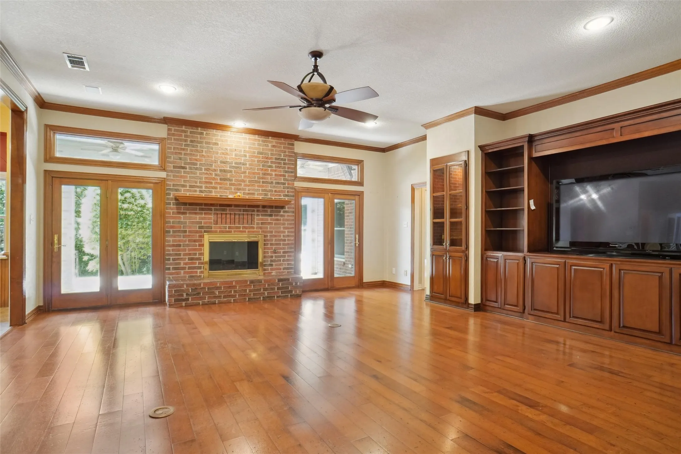 Single Family Residence For Rent in Denton County , 23 Oak Forrest Circle, Denton, Texas 76210, 4 Bedroom, 4 Bathroom, 2 Garage spaces, 3,335 Sqft, built in 1991, mls#21372361, Real Estate Agent in Denton, Homes For Rent in Denton county, Homes For Rent in Denton, Realtor in Denton Texas, Real Estate Brokerage Independent Realty Texas, Luminita Cordes Realtor